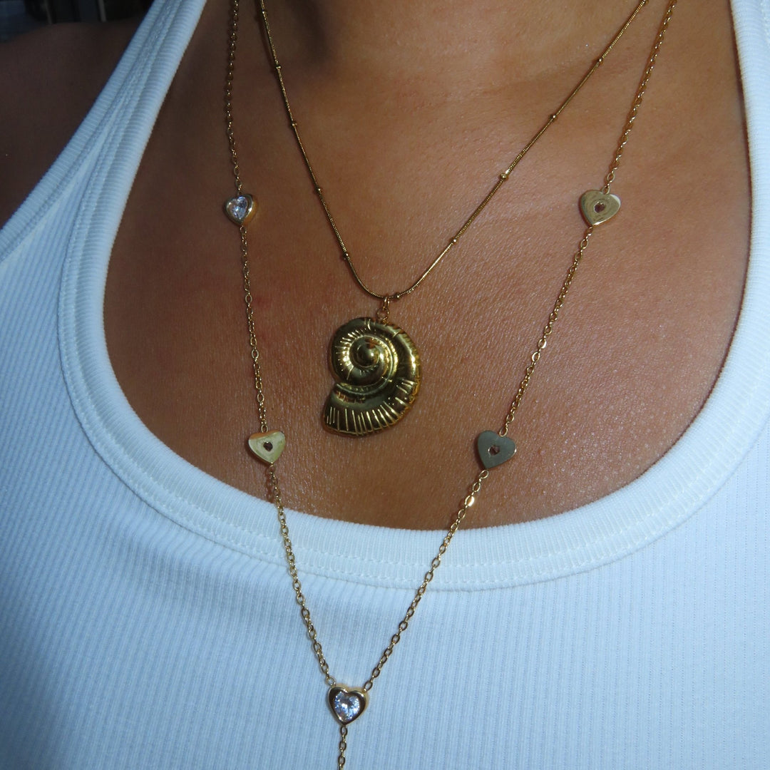 Shell necklace - 𝐇𝐨𝐧𝐞𝐲 𝐁𝐮𝐭𝐭𝐞𝐫 𝐍𝐢𝐧𝐞