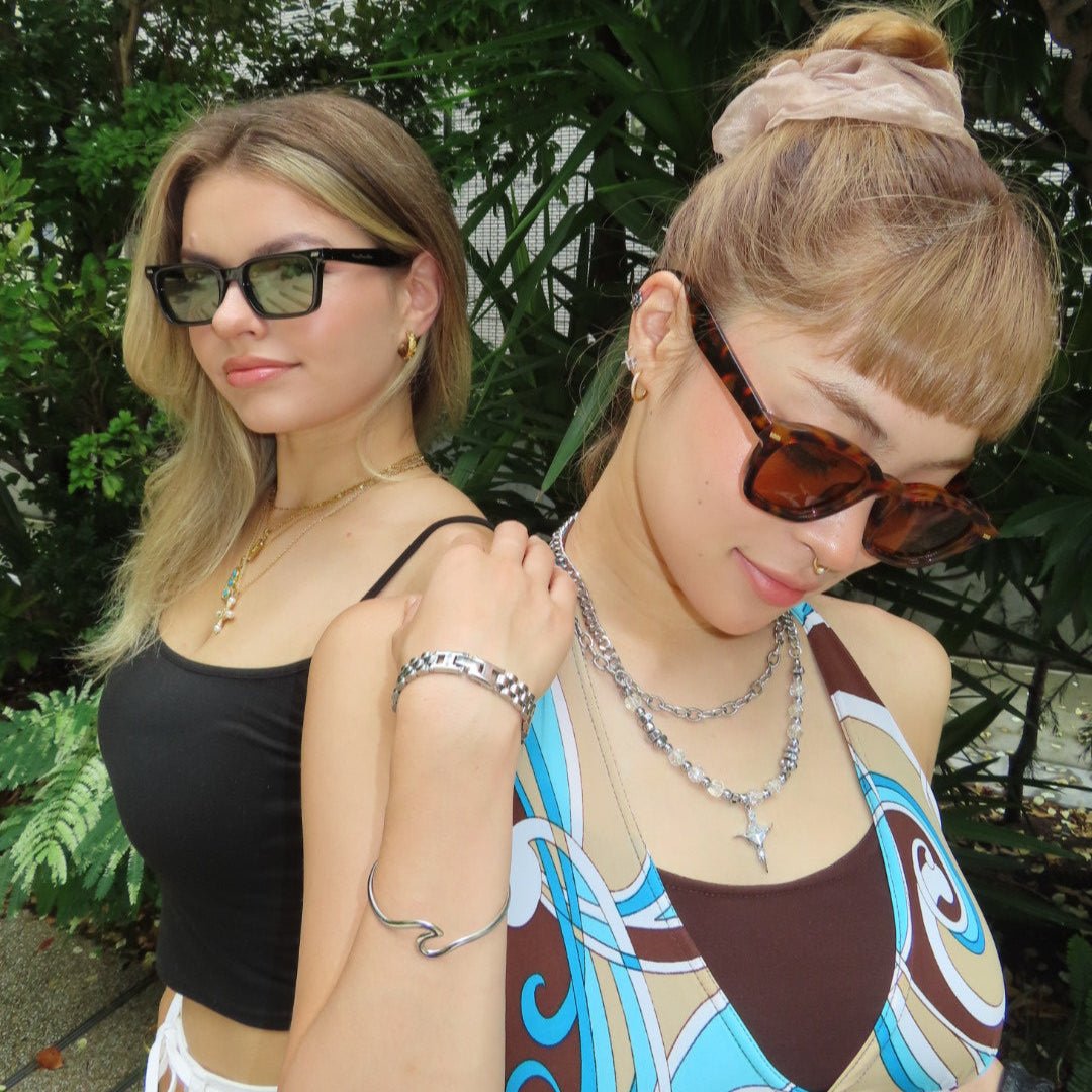 Silver bees necklace - 𝐇𝐨𝐧𝐞𝐲 𝐁𝐮𝐭𝐭𝐞𝐫 𝐍𝐢𝐧𝐞