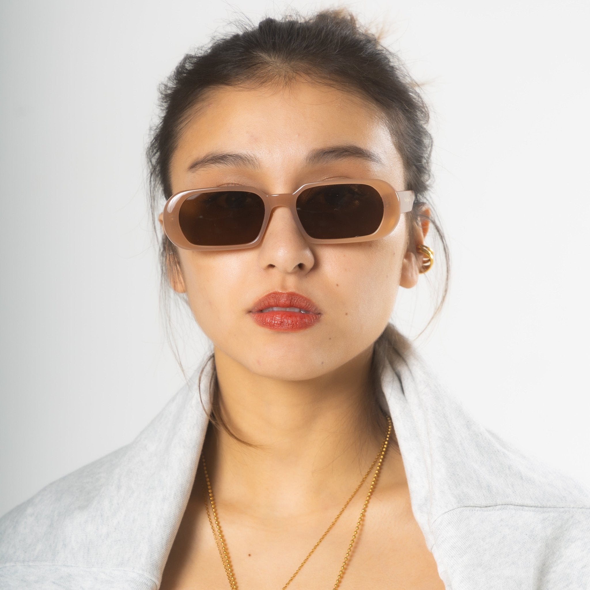 Soft amber sunglasses - 𝐇𝐨𝐧𝐞𝐲 𝐁𝐮𝐭𝐭𝐞𝐫 𝐍𝐢𝐧𝐞