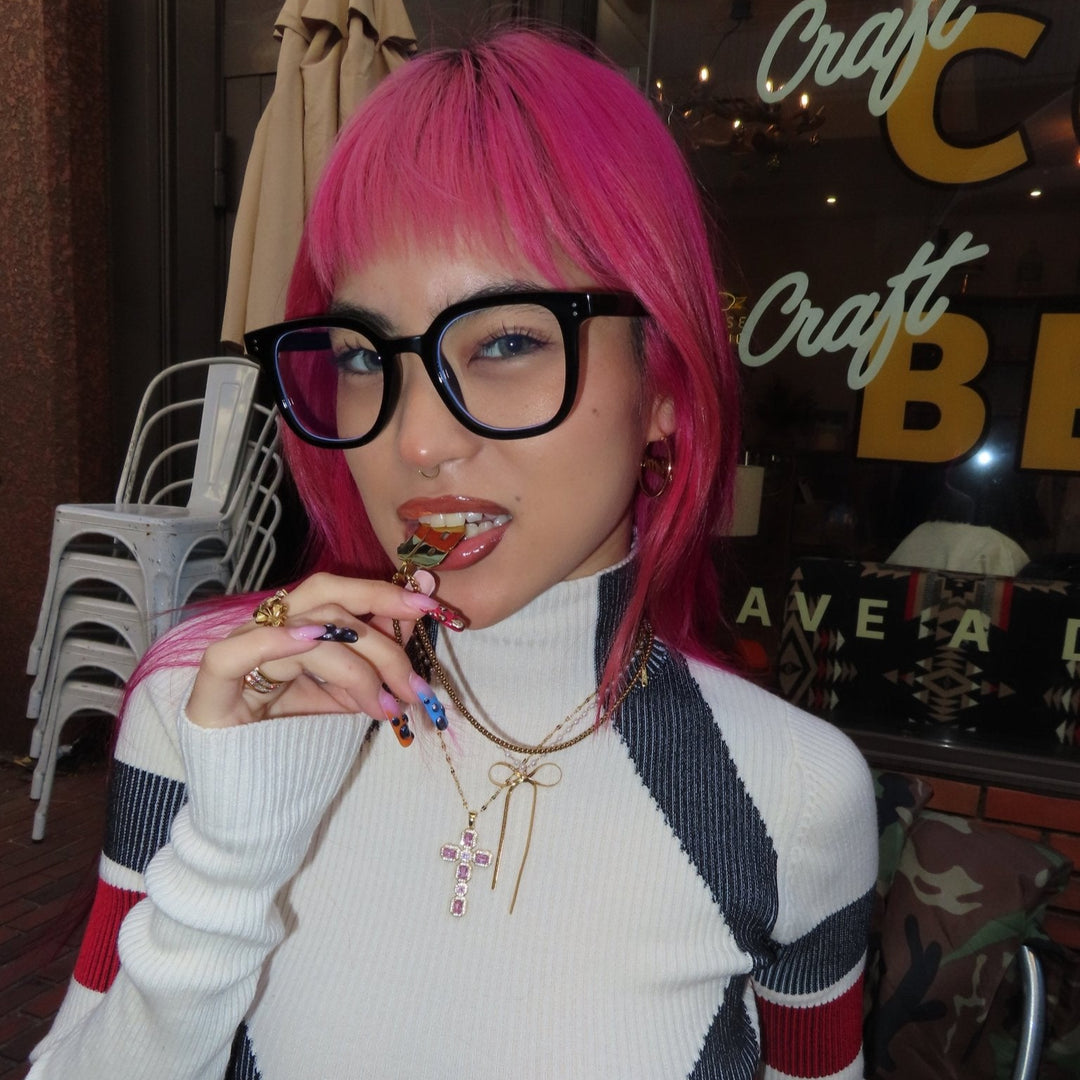 Square clear glasses - 𝐇𝐨𝐧𝐞𝐲 𝐁𝐮𝐭𝐭𝐞𝐫 𝐍𝐢𝐧𝐞