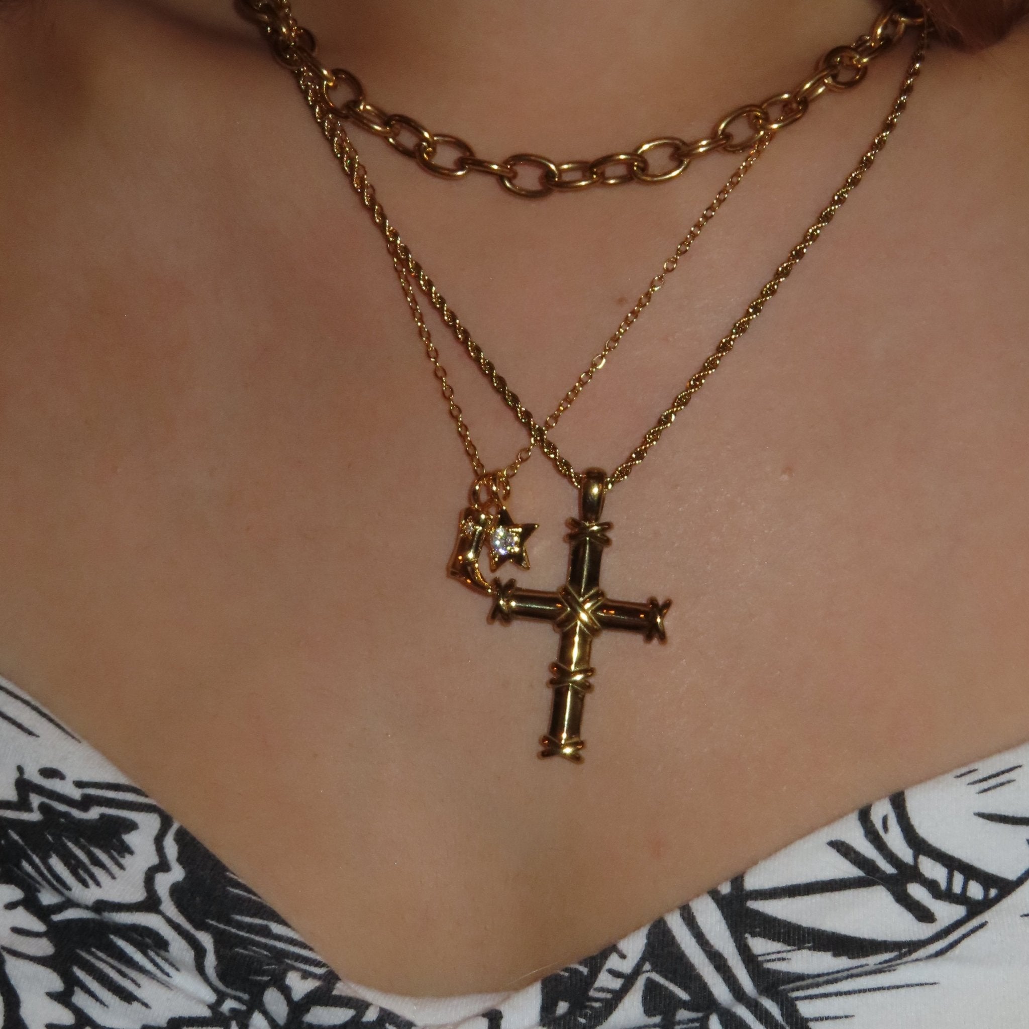 Star boots necklace - 𝐇𝐨𝐧𝐞𝐲 𝐁𝐮𝐭𝐭𝐞𝐫 𝐍𝐢𝐧𝐞