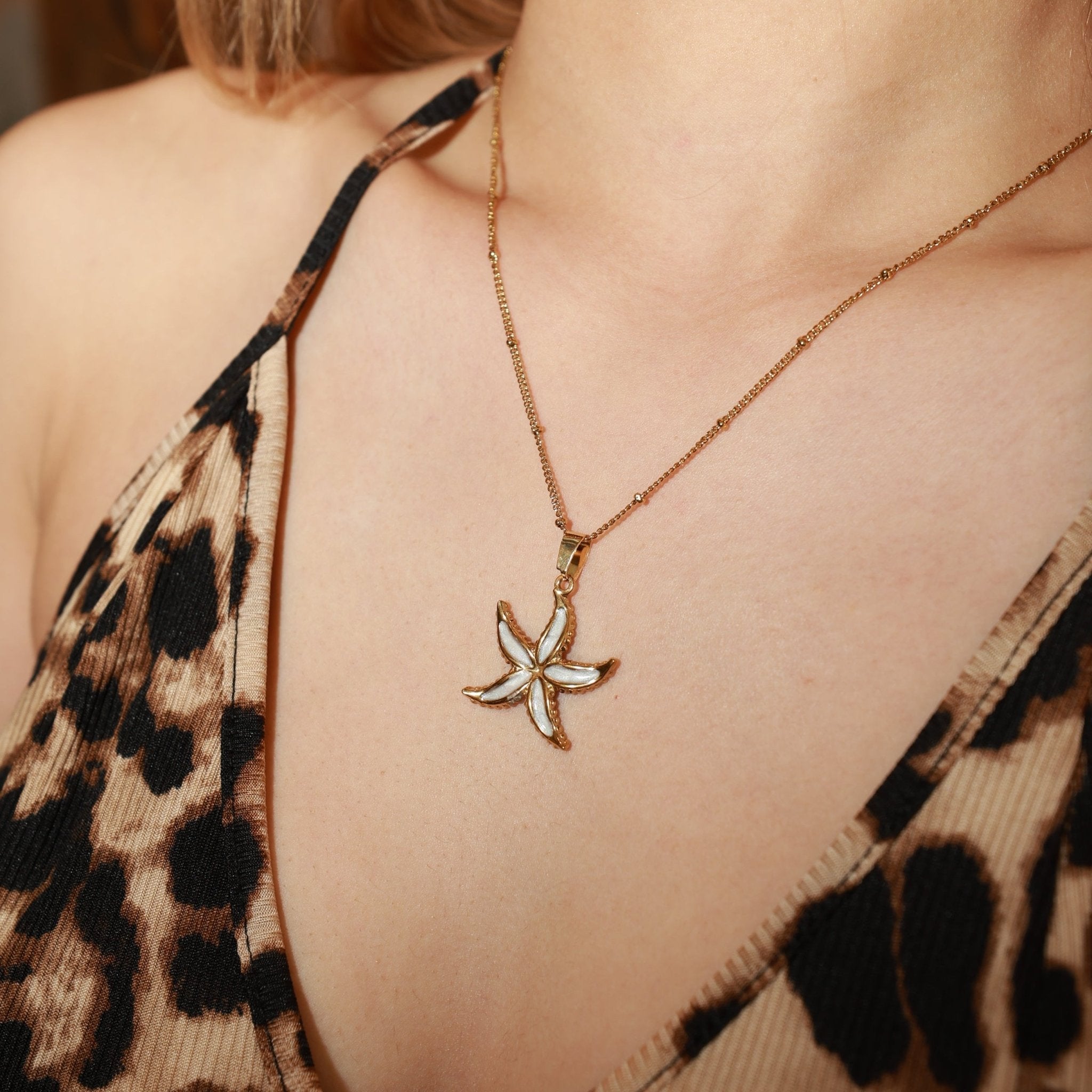 Starfish necklace - 𝐇𝐨𝐧𝐞𝐲 𝐁𝐮𝐭𝐭𝐞𝐫 𝐍𝐢𝐧𝐞