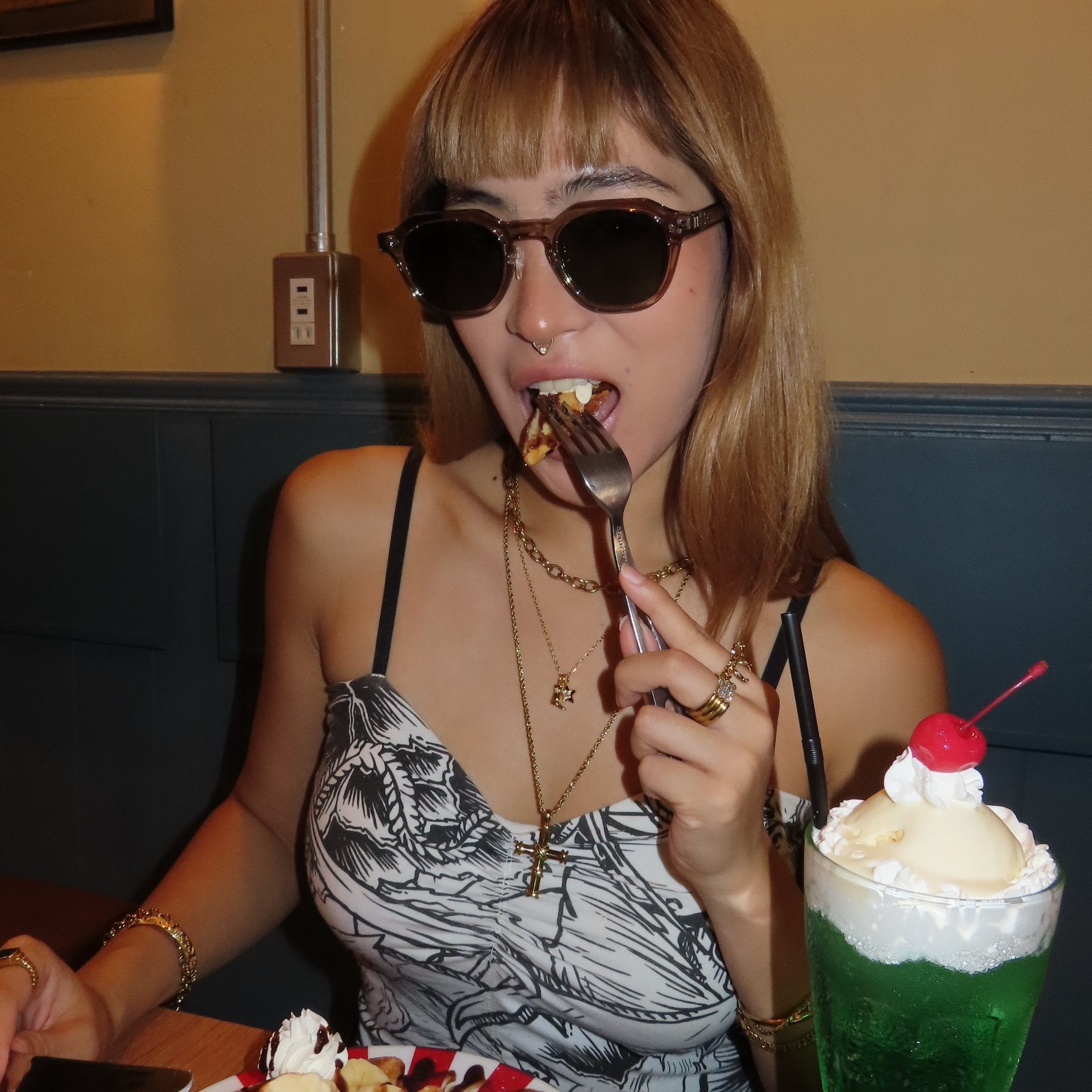 Stauros necklace - 𝐇𝐨𝐧𝐞𝐲 𝐁𝐮𝐭𝐭𝐞𝐫 𝐍𝐢𝐧𝐞