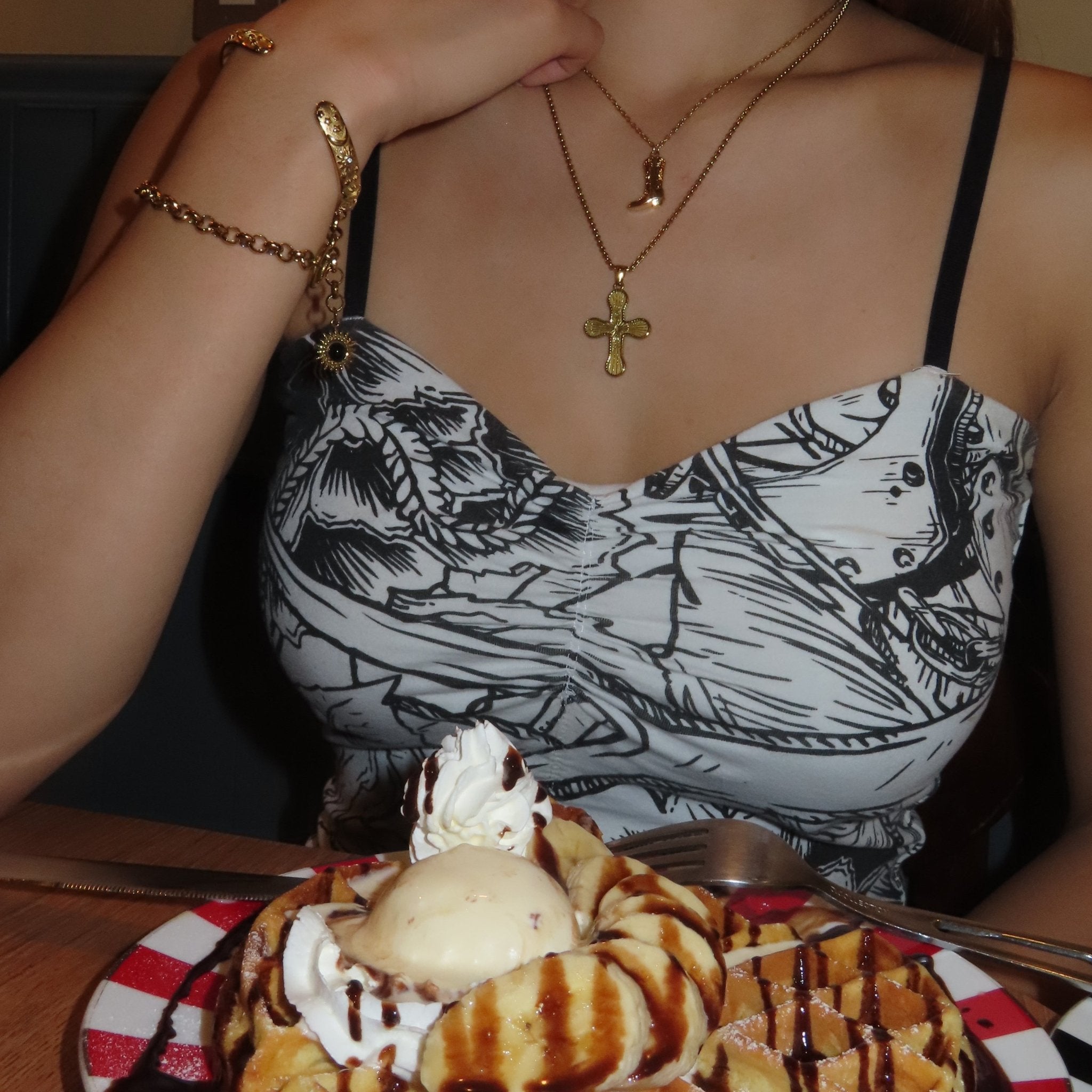 Stellar necklace - 𝐇𝐨𝐧𝐞𝐲 𝐁𝐮𝐭𝐭𝐞𝐫 𝐍𝐢𝐧𝐞