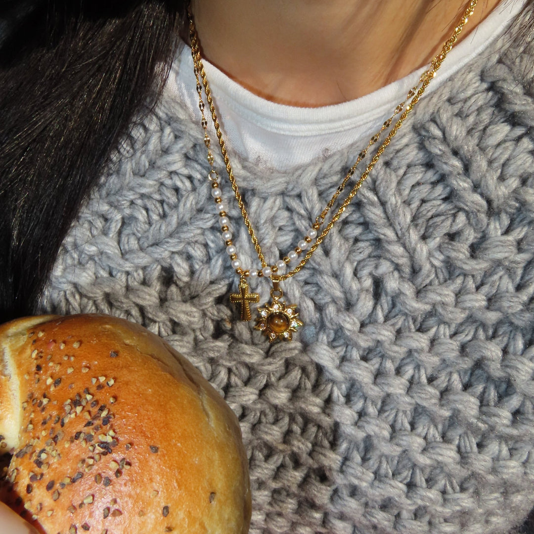 Sun brown necklace - 𝐇𝐨𝐧𝐞𝐲 𝐁𝐮𝐭𝐭𝐞𝐫 𝐍𝐢𝐧𝐞