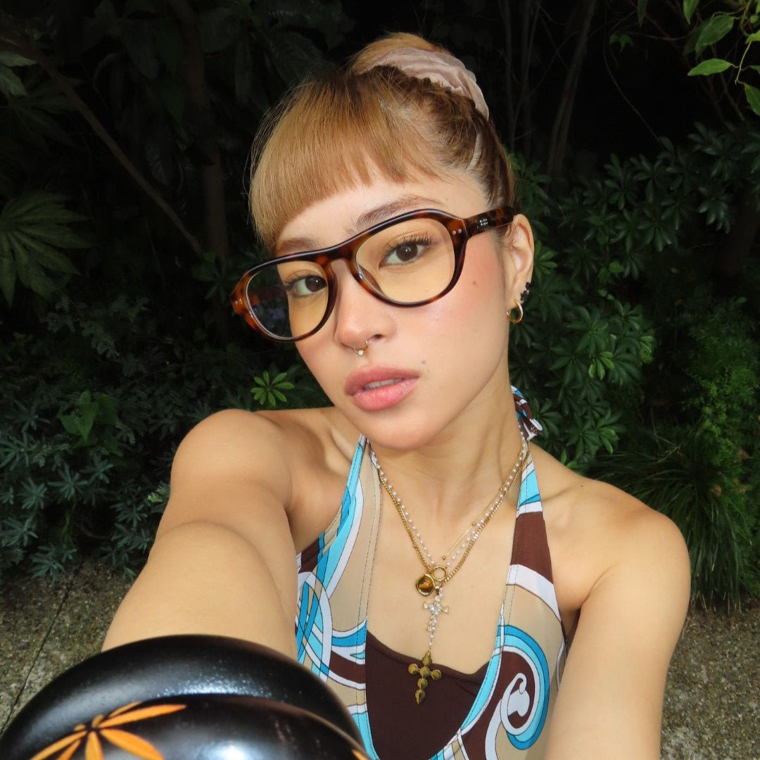 Tear drop glasses - 𝐇𝐨𝐧𝐞𝐲 𝐁𝐮𝐭𝐭𝐞𝐫 𝐍𝐢𝐧𝐞