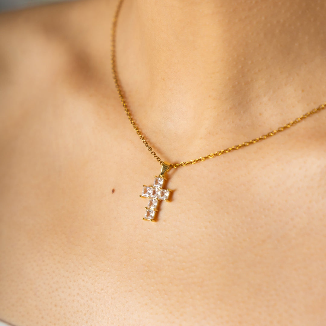 Tiny cross necklace - 𝐇𝐨𝐧𝐞𝐲 𝐁𝐮𝐭𝐭𝐞𝐫 𝐍𝐢𝐧𝐞