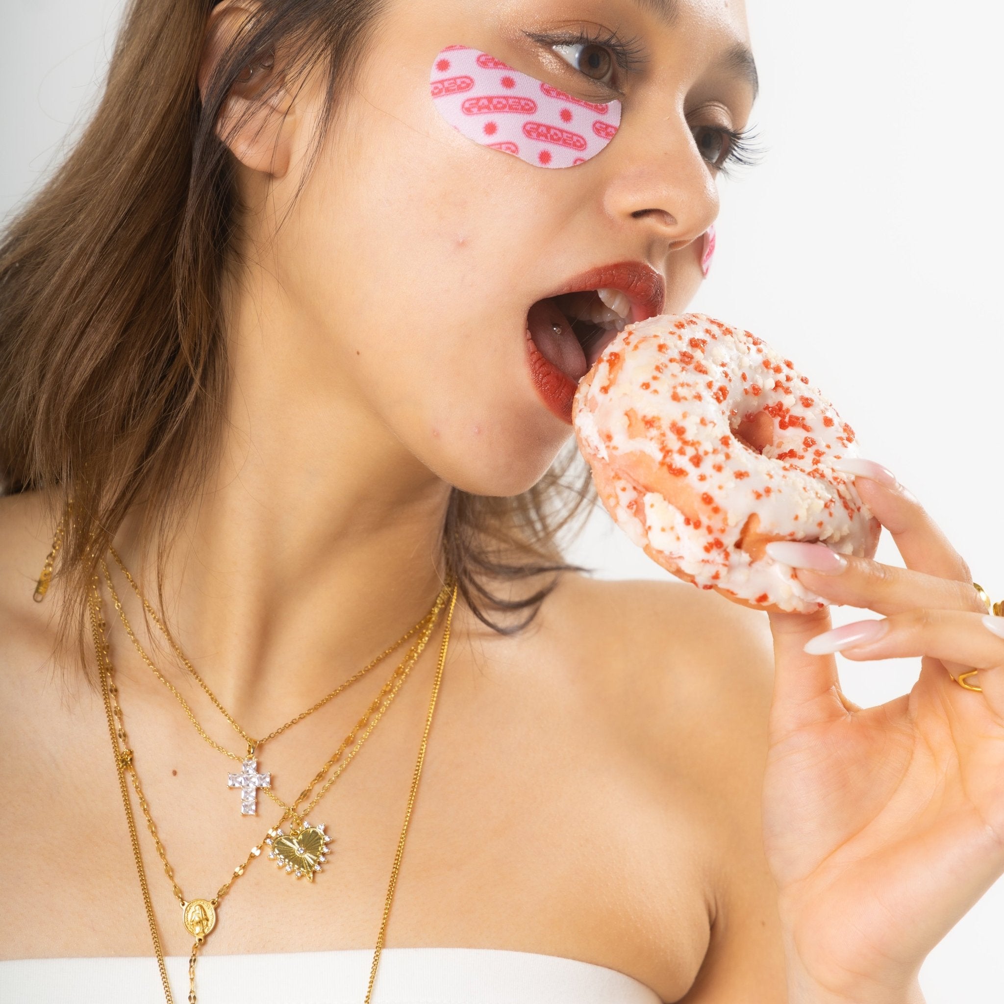 Tiny cross necklace - 𝐇𝐨𝐧𝐞𝐲 𝐁𝐮𝐭𝐭𝐞𝐫 𝐍𝐢𝐧𝐞