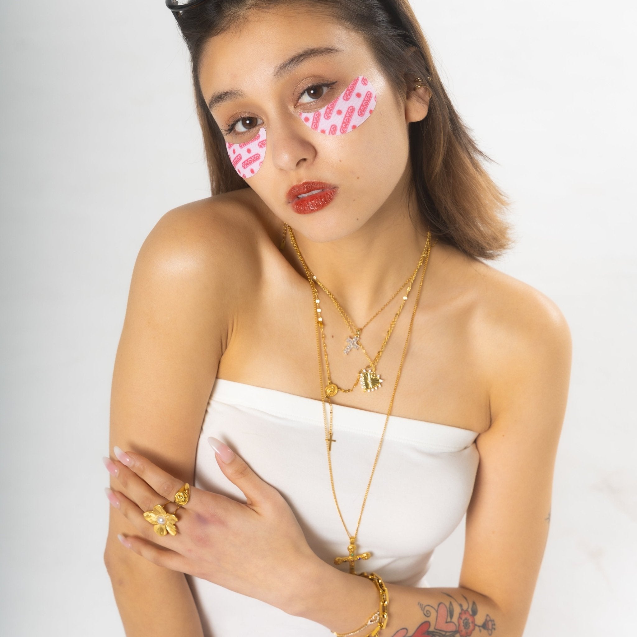 Tiny cross necklace - 𝐇𝐨𝐧𝐞𝐲 𝐁𝐮𝐭𝐭𝐞𝐫 𝐍𝐢𝐧𝐞