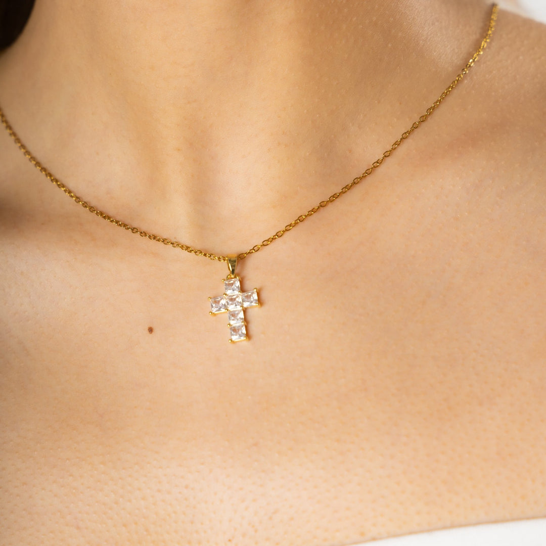 Tiny cross necklace - 𝐇𝐨𝐧𝐞𝐲 𝐁𝐮𝐭𝐭𝐞𝐫 𝐍𝐢𝐧𝐞