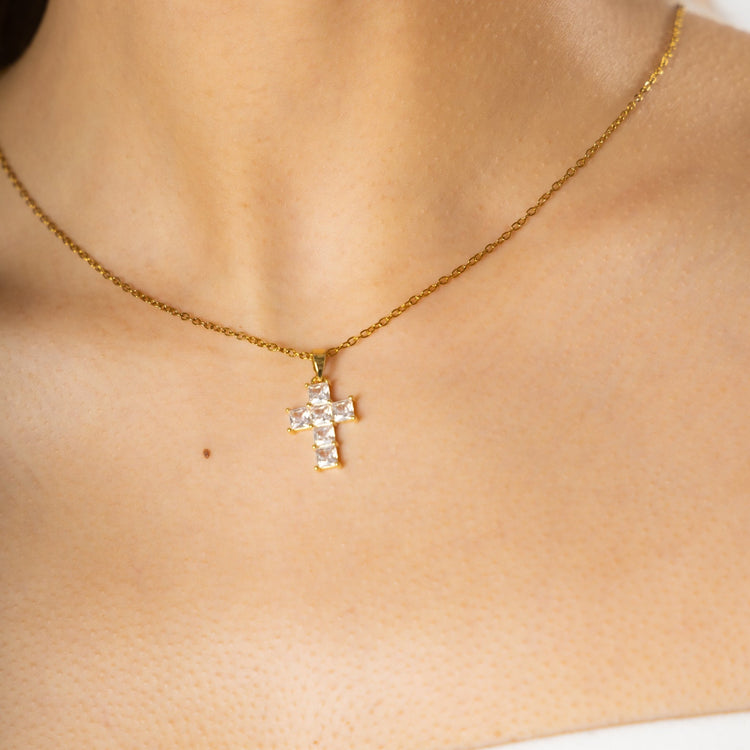 Tiny cross necklace - 𝐇𝐨𝐧𝐞𝐲 𝐁𝐮𝐭𝐭𝐞𝐫 𝐍𝐢𝐧𝐞