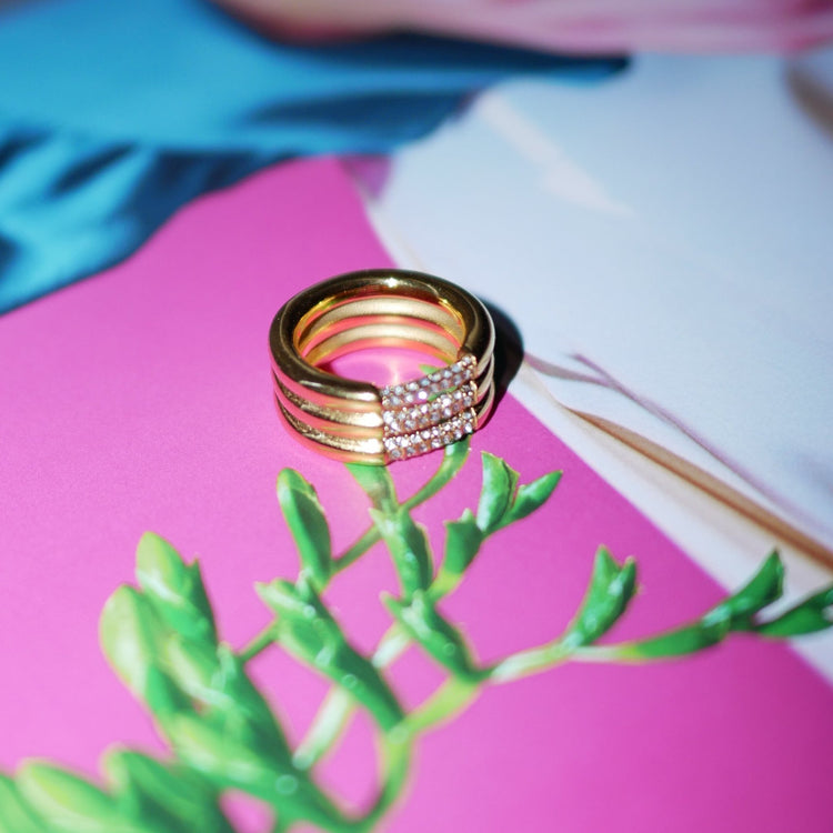 Triple gitter ring - 𝐇𝐨𝐧𝐞𝐲 𝐁𝐮𝐭𝐭𝐞𝐫 𝐍𝐢𝐧𝐞