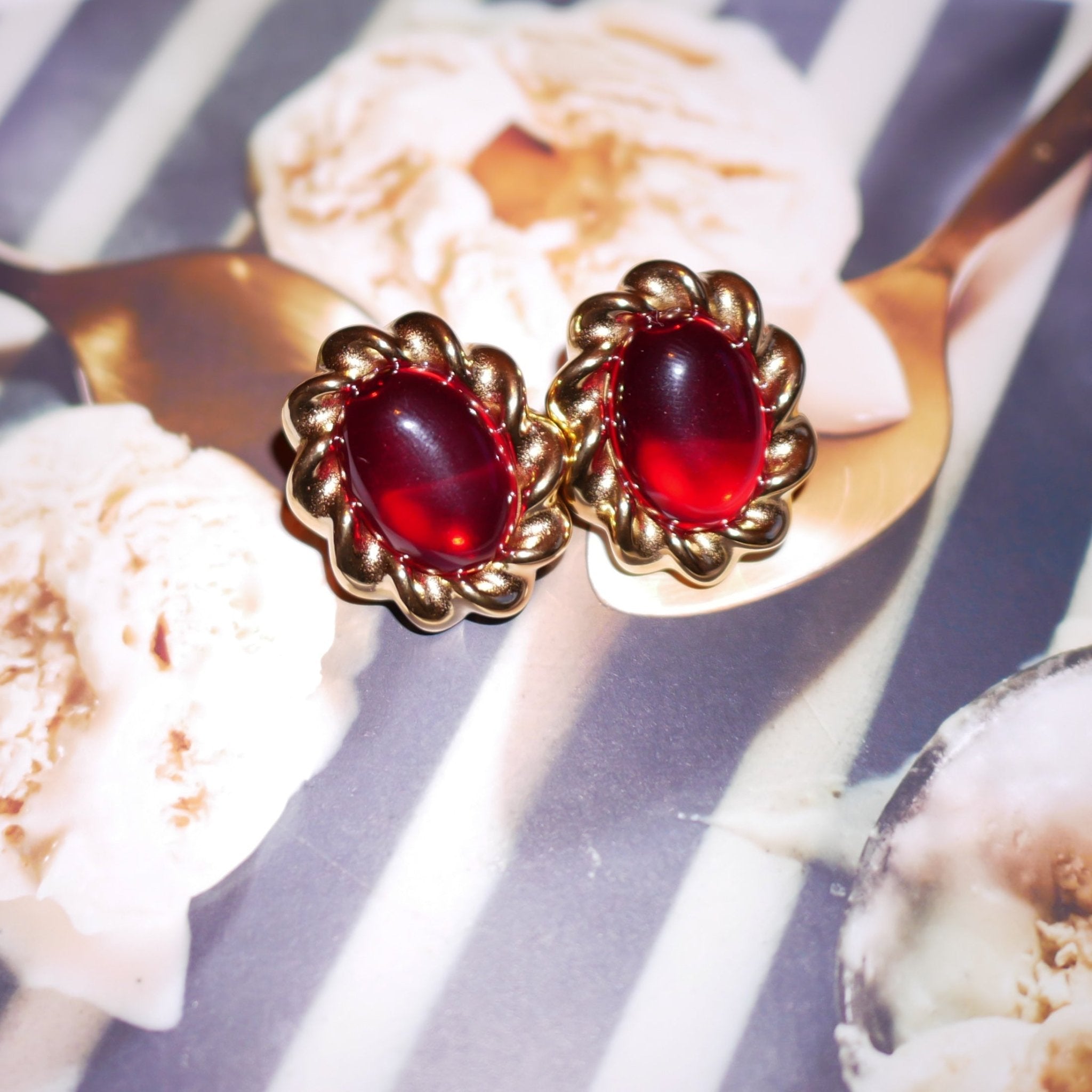 【ピアス】Twist love pierce - 𝐇𝐨𝐧𝐞𝐲 𝐁𝐮𝐭𝐭𝐞𝐫 𝐍𝐢𝐧𝐞