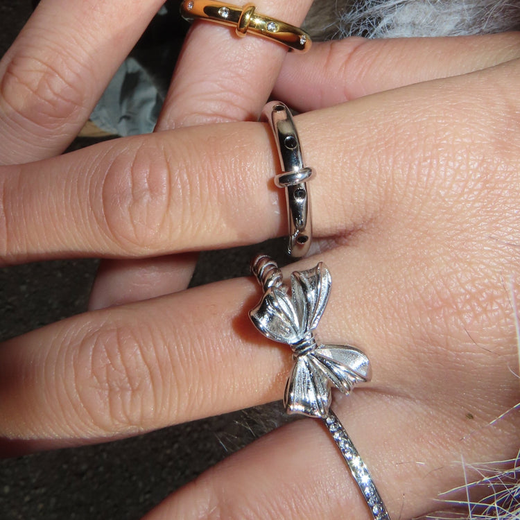 【リング】Twist ribbon ring - 𝐇𝐨𝐧𝐞𝐲 𝐁𝐮𝐭𝐭𝐞𝐫 𝐍𝐢𝐧𝐞