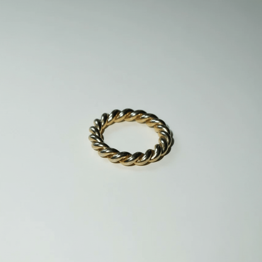 【リング】Twist ring - 𝐇𝐨𝐧𝐞𝐲 𝐁𝐮𝐭𝐭𝐞𝐫 𝐍𝐢𝐧𝐞