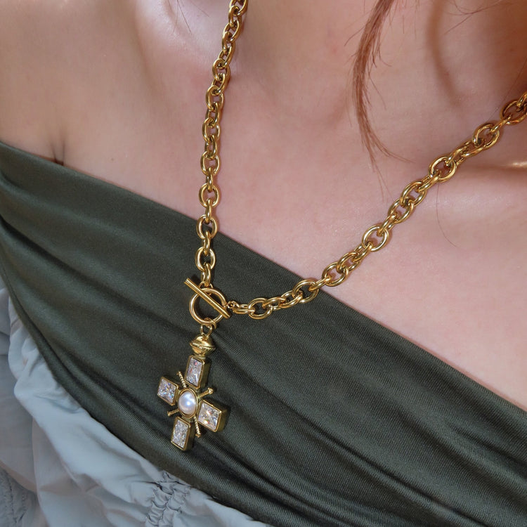 Urban saint necklace - 𝐇𝐨𝐧𝐞𝐲 𝐁𝐮𝐭𝐭𝐞𝐫 𝐍𝐢𝐧𝐞