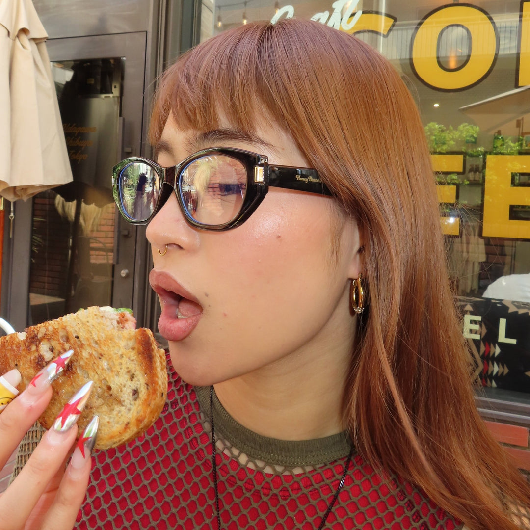 Venus glasses - 𝐇𝐨𝐧𝐞𝐲 𝐁𝐮𝐭𝐭𝐞𝐫 𝐍𝐢𝐧𝐞