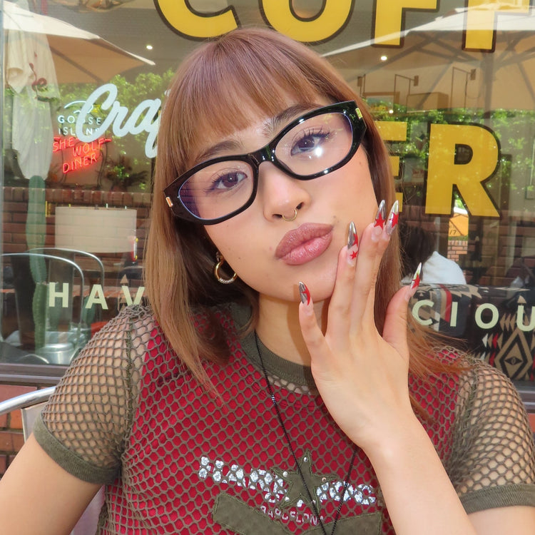 Venus glasses - 𝐇𝐨𝐧𝐞𝐲 𝐁𝐮𝐭𝐭𝐞𝐫 𝐍𝐢𝐧𝐞