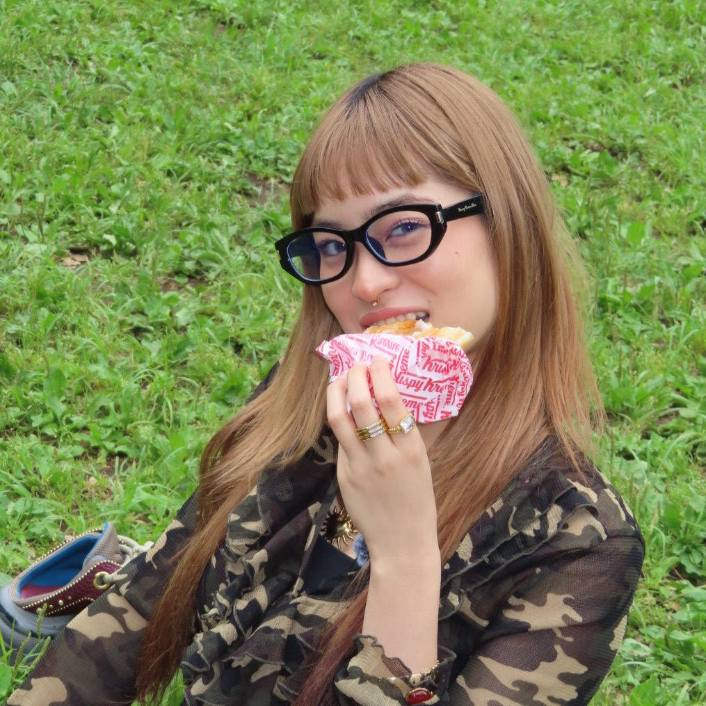 Venus glasses - 𝐇𝐨𝐧𝐞𝐲 𝐁𝐮𝐭𝐭𝐞𝐫 𝐍𝐢𝐧𝐞