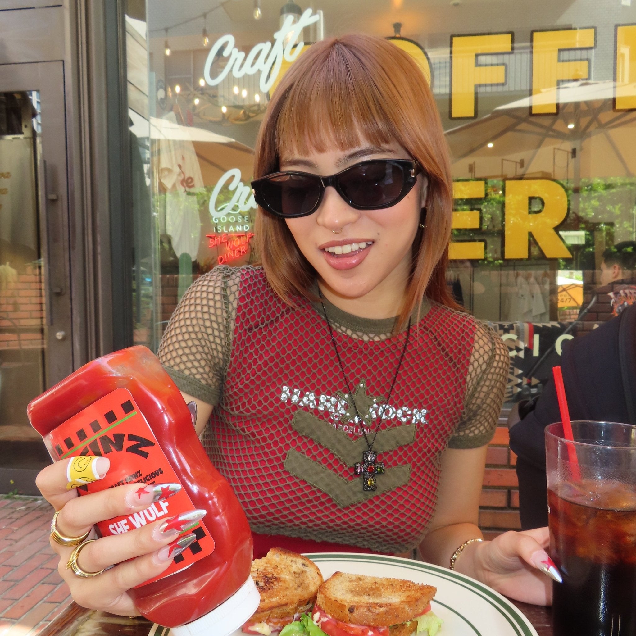 Venus glasses - 𝐇𝐨𝐧𝐞𝐲 𝐁𝐮𝐭𝐭𝐞𝐫 𝐍𝐢𝐧𝐞