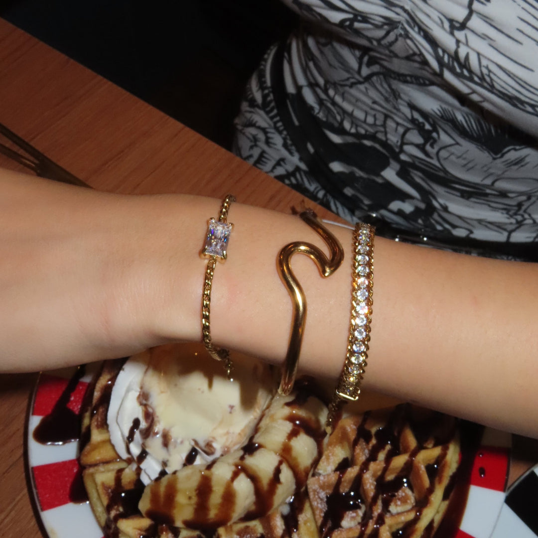 【ブレスレット】Wave bangle - 𝐇𝐨𝐧𝐞𝐲 𝐁𝐮𝐭𝐭𝐞𝐫 𝐍𝐢𝐧𝐞