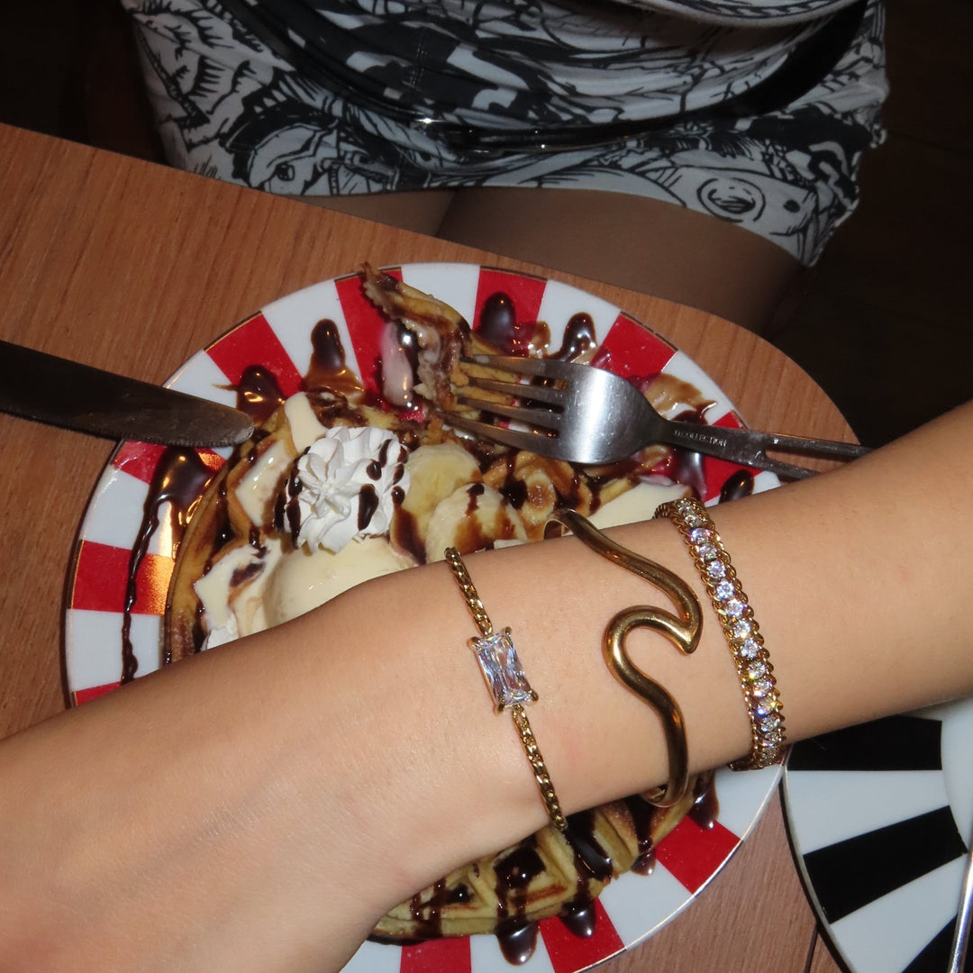 【ブレスレット】Wave bangle - 𝐇𝐨𝐧𝐞𝐲 𝐁𝐮𝐭𝐭𝐞𝐫 𝐍𝐢𝐧𝐞