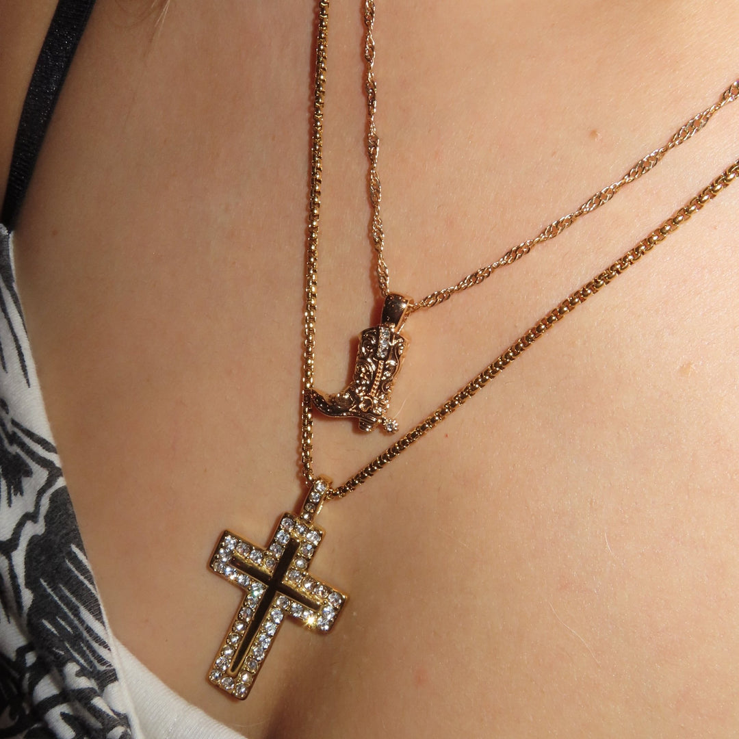 Western boots necklace - 𝐇𝐨𝐧𝐞𝐲 𝐁𝐮𝐭𝐭𝐞𝐫 𝐍𝐢𝐧𝐞