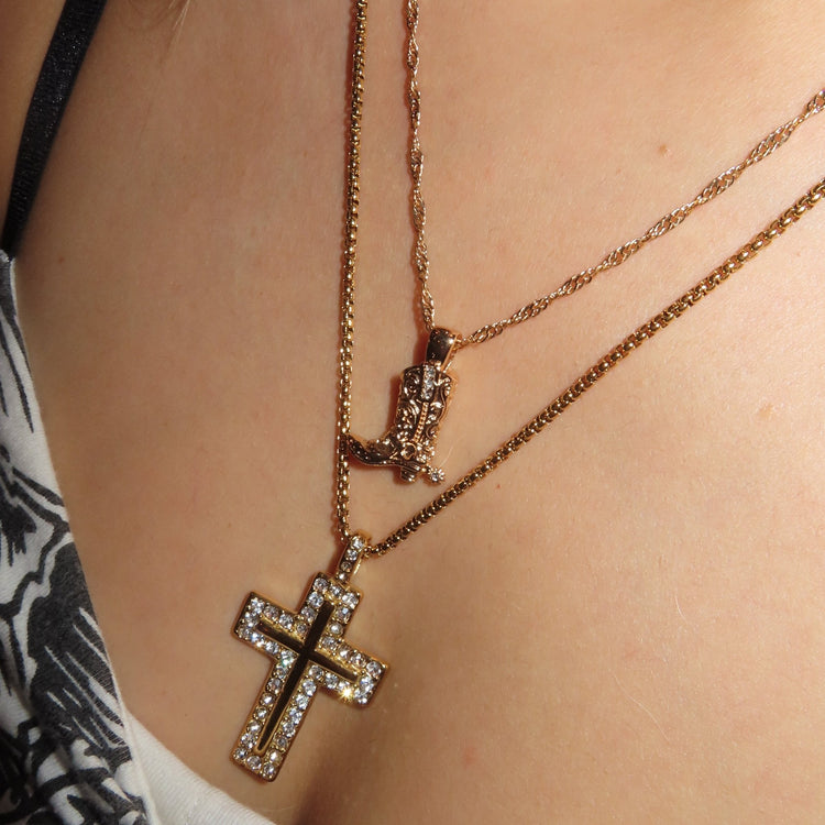 Western boots necklace - 𝐇𝐨𝐧𝐞𝐲 𝐁𝐮𝐭𝐭𝐞𝐫 𝐍𝐢𝐧𝐞