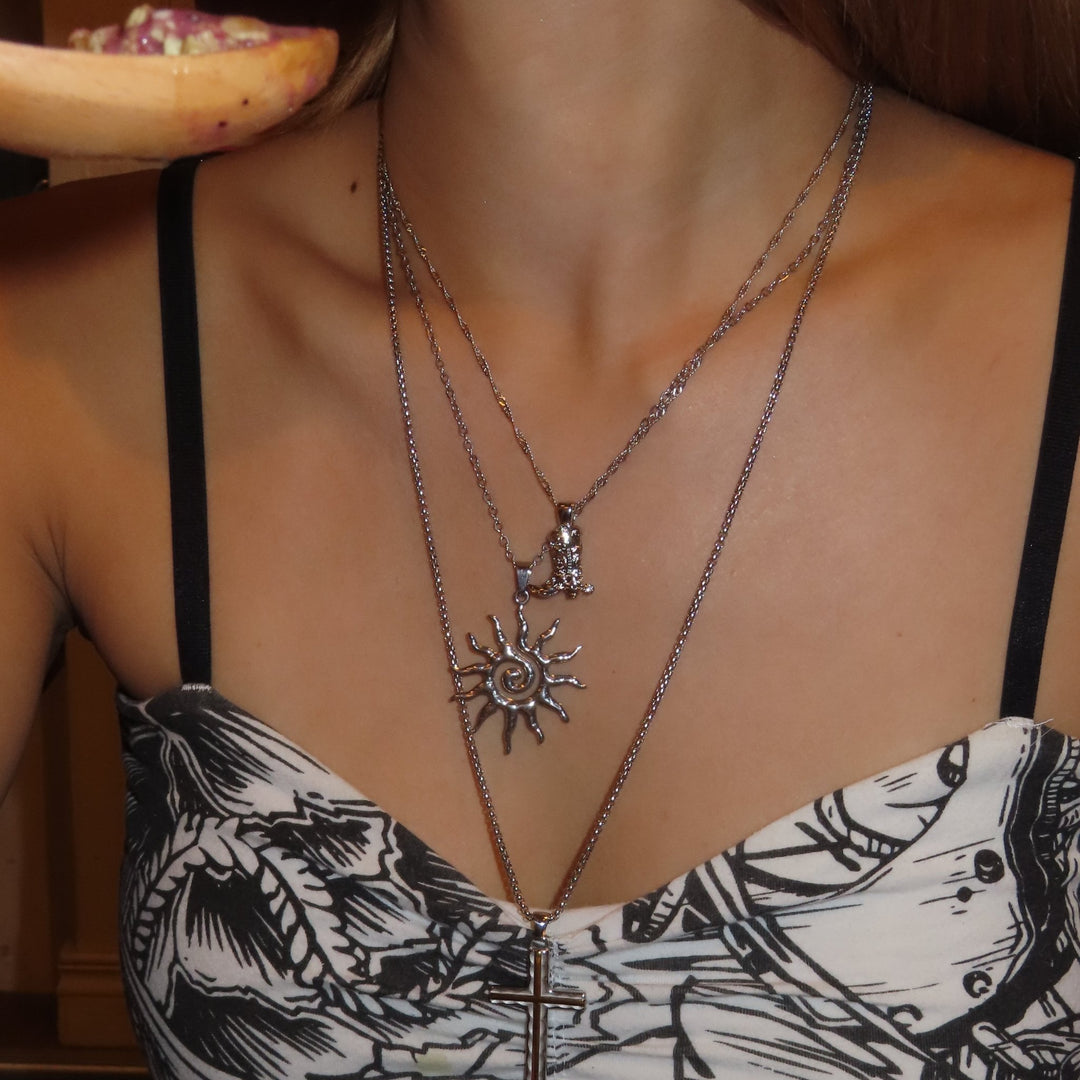 Western boots necklace - 𝐇𝐨𝐧𝐞𝐲 𝐁𝐮𝐭𝐭𝐞𝐫 𝐍𝐢𝐧𝐞