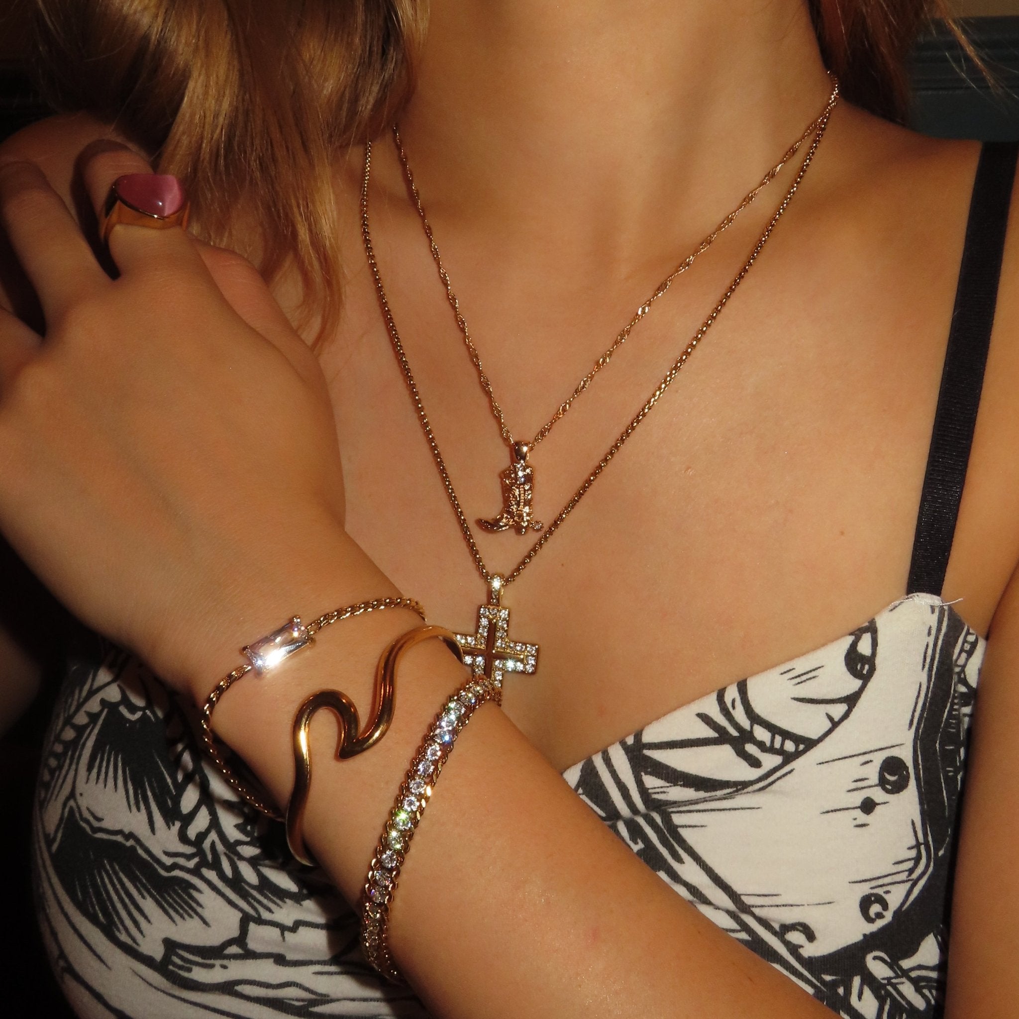 Western boots necklace - 𝐇𝐨𝐧𝐞𝐲 𝐁𝐮𝐭𝐭𝐞𝐫 𝐍𝐢𝐧𝐞