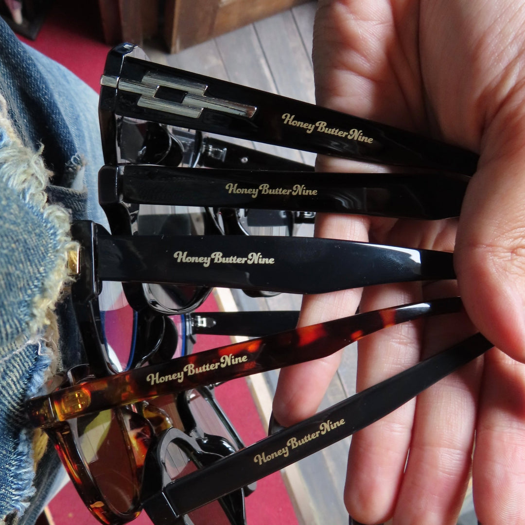 Wide clear glasses - 𝐇𝐨𝐧𝐞𝐲 𝐁𝐮𝐭𝐭𝐞𝐫 𝐍𝐢𝐧𝐞