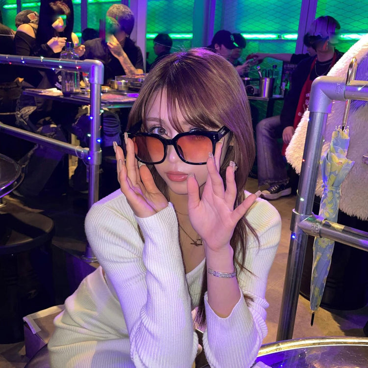 Wide sunglasses - 𝐇𝐨𝐧𝐞𝐲 𝐁𝐮𝐭𝐭𝐞𝐫 𝐍𝐢𝐧𝐞