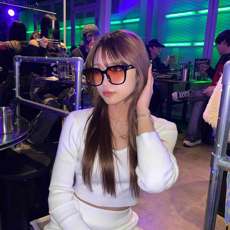 Wide sunglasses - 𝐇𝐨𝐧𝐞𝐲 𝐁𝐮𝐭𝐭𝐞𝐫 𝐍𝐢𝐧𝐞