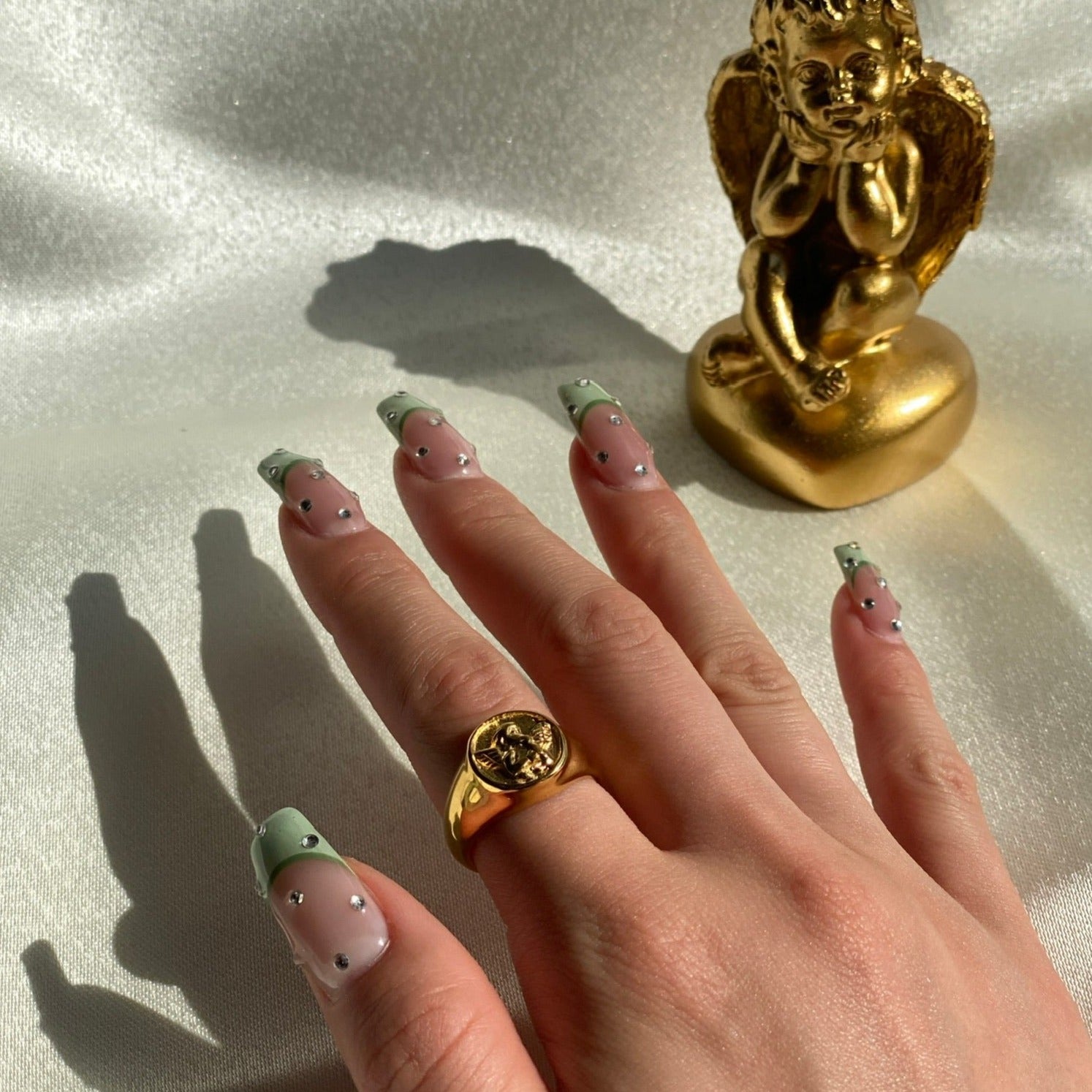 Angel ring - 𝐇𝐨𝐧𝐞𝐲 𝐁𝐮𝐭𝐭𝐞𝐫 𝐍𝐢𝐧𝐞