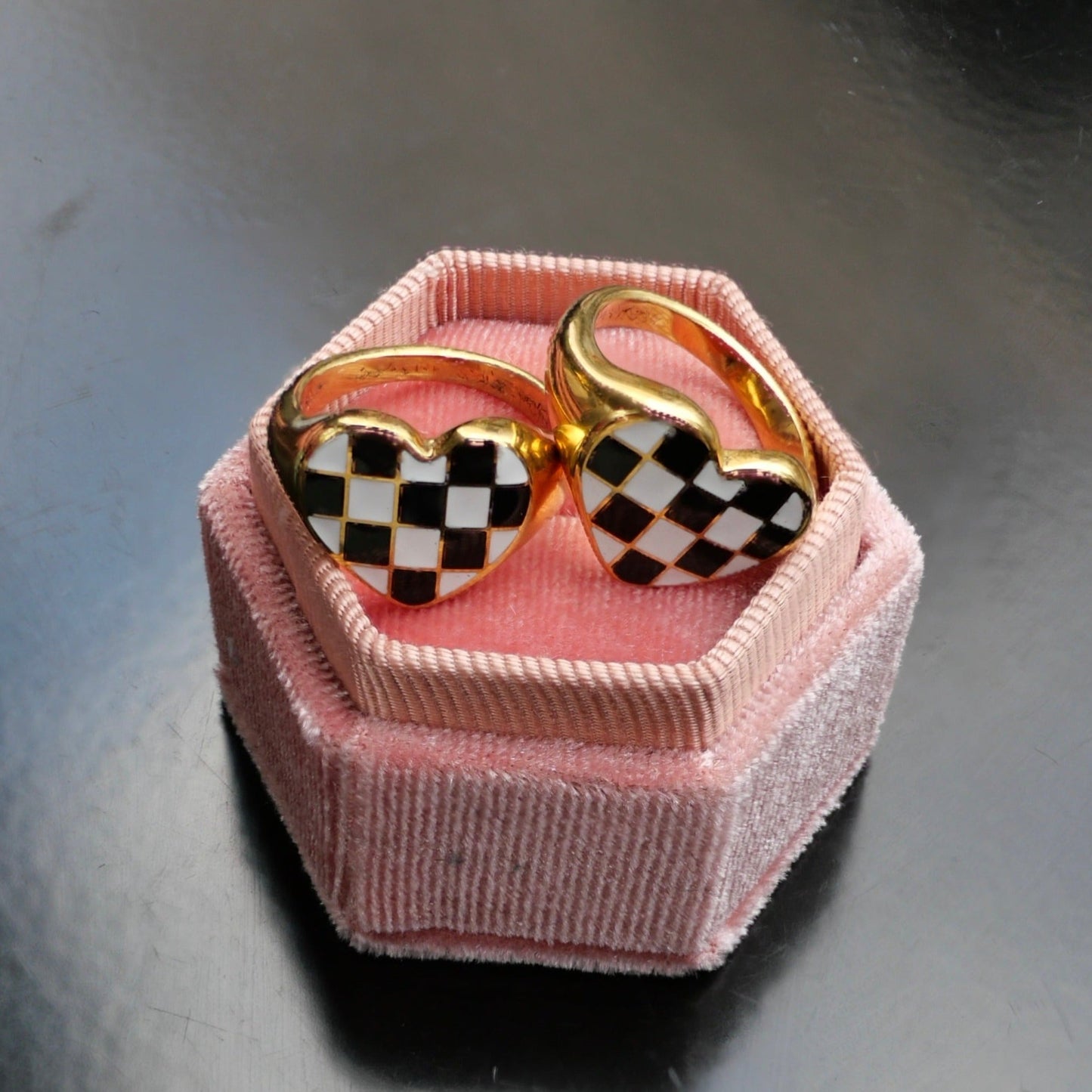 Checker heart ring - 𝐇𝐨𝐧𝐞𝐲 𝐁𝐮𝐭𝐭𝐞𝐫 𝐍𝐢𝐧𝐞