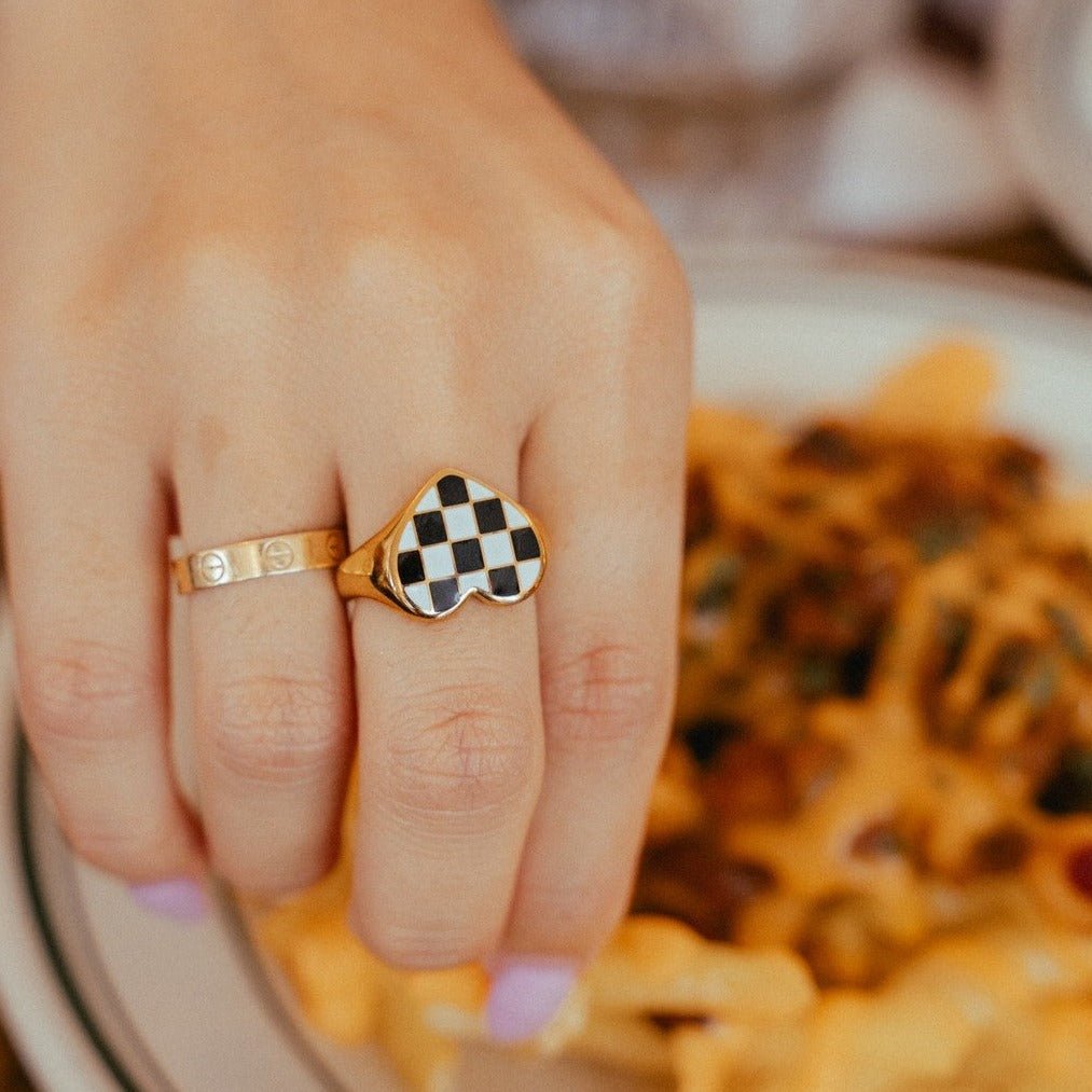 Checker heart ring - 𝐇𝐨𝐧𝐞𝐲 𝐁𝐮𝐭𝐭𝐞𝐫 𝐍𝐢𝐧𝐞