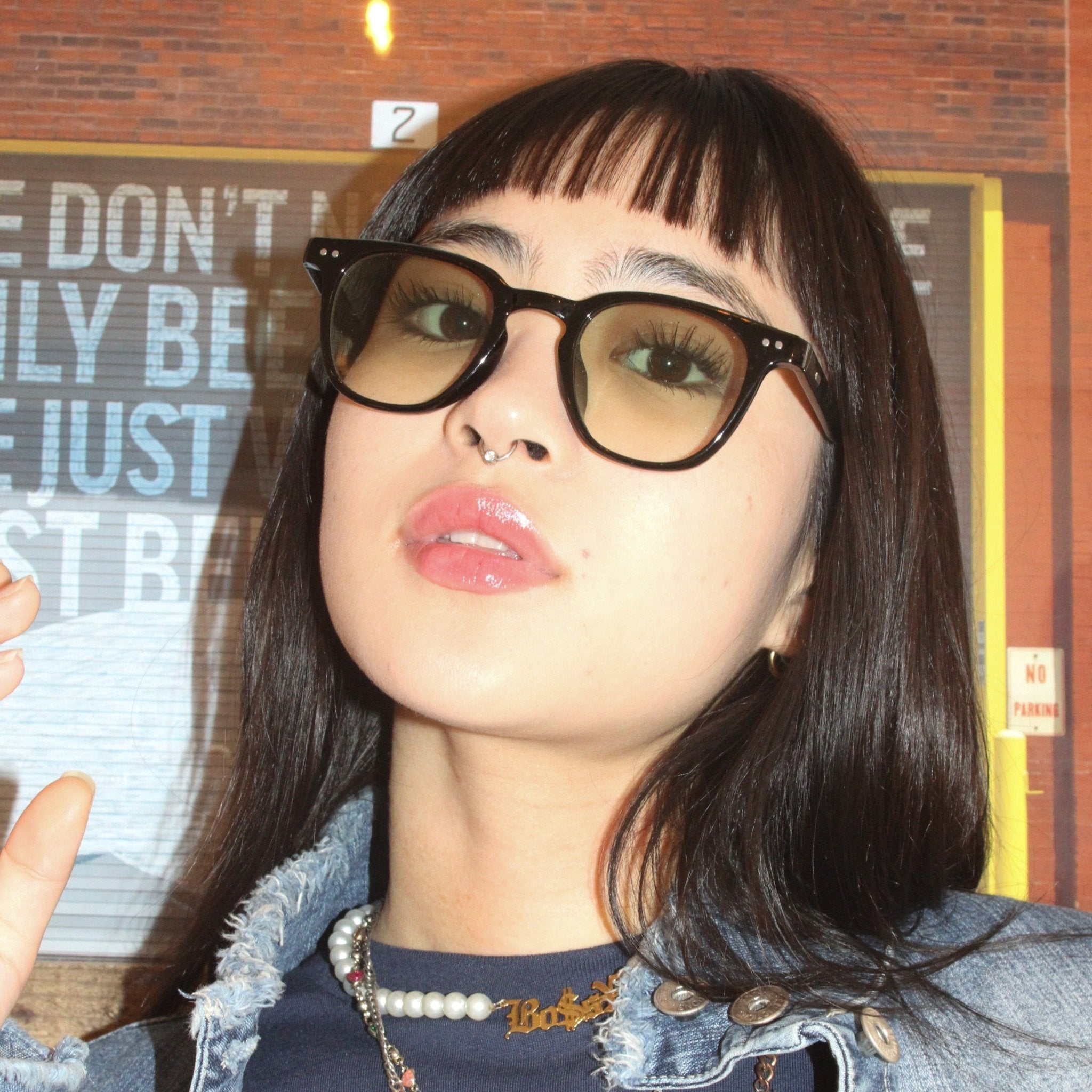 Dark green sunglasses - 𝐇𝐨𝐧𝐞𝐲 𝐁𝐮𝐭𝐭𝐞𝐫 𝐍𝐢𝐧𝐞