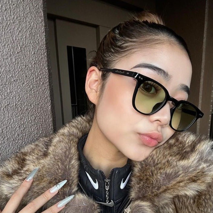 Dark green sunglasses - 𝐇𝐨𝐧𝐞𝐲 𝐁𝐮𝐭𝐭𝐞𝐫 𝐍𝐢𝐧𝐞