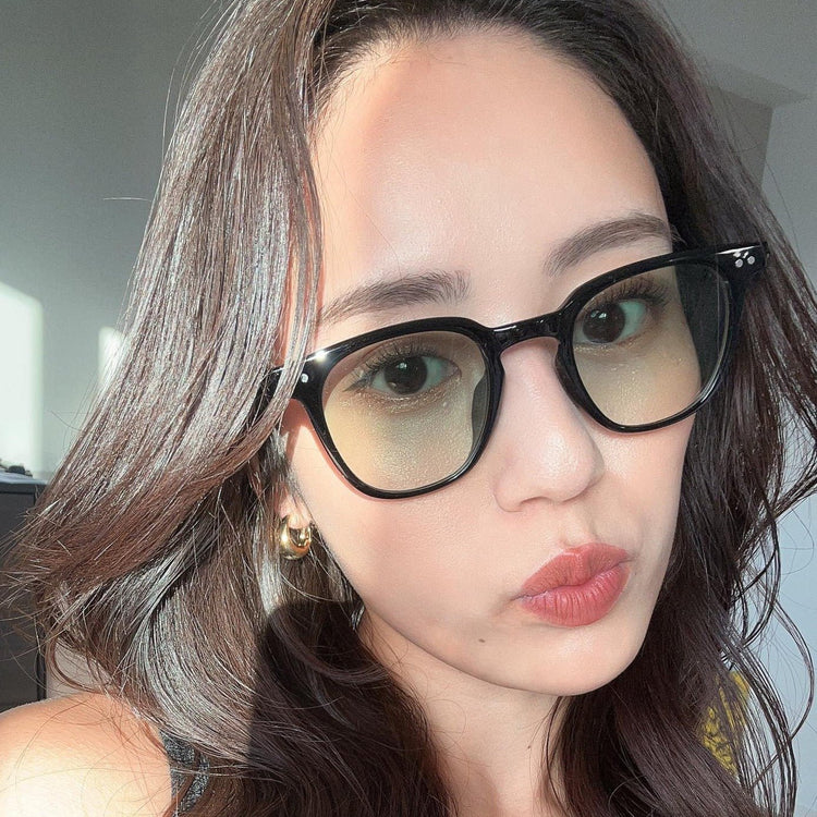 Dark green sunglasses - 𝐇𝐨𝐧𝐞𝐲 𝐁𝐮𝐭𝐭𝐞𝐫 𝐍𝐢𝐧𝐞