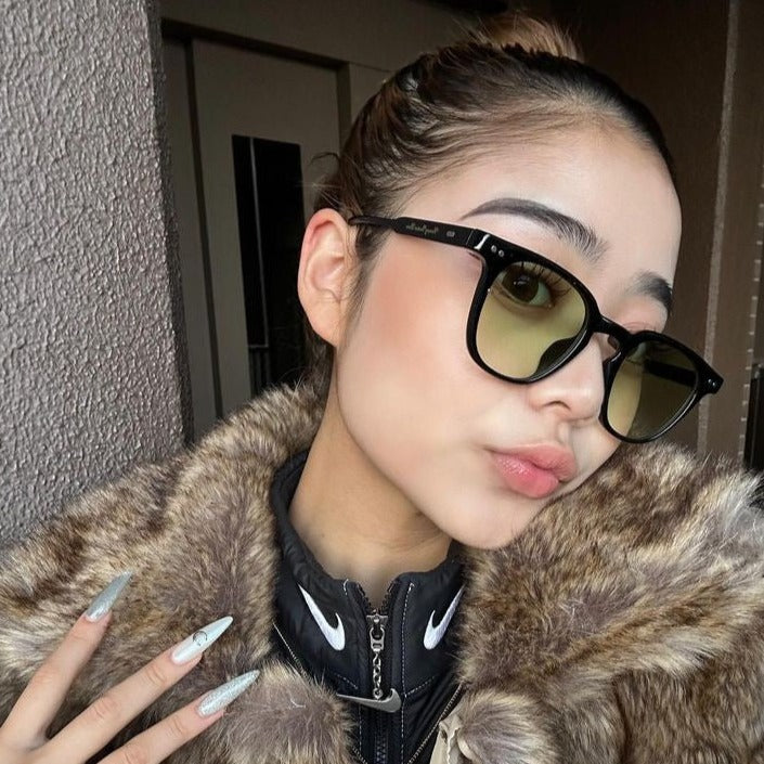 Dark green sunglasses - 𝐇𝐨𝐧𝐞𝐲 𝐁𝐮𝐭𝐭𝐞𝐫 𝐍𝐢𝐧𝐞