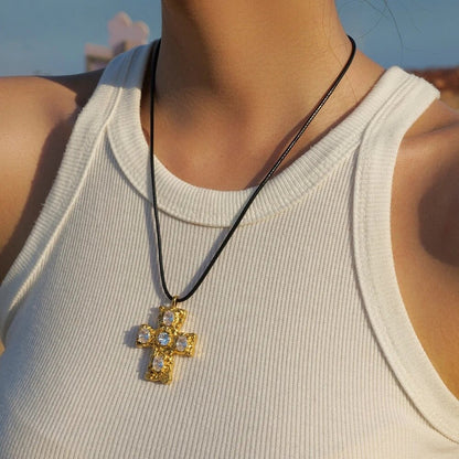 Jupiter cross necklace - 𝐇𝐨𝐧𝐞𝐲 𝐁𝐮𝐭𝐭𝐞𝐫 𝐍𝐢𝐧𝐞