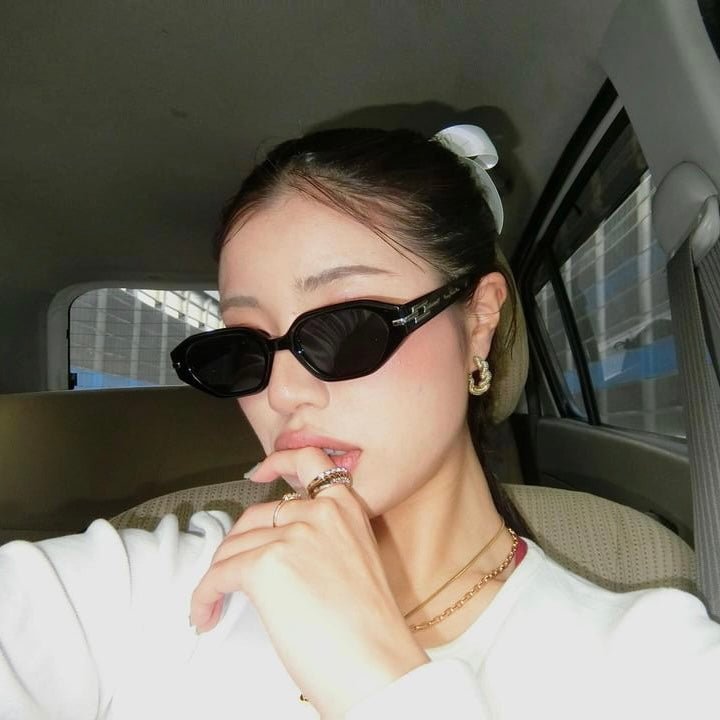 Line trapezoid sunglasses - 𝐇𝐨𝐧𝐞𝐲 𝐁𝐮𝐭𝐭𝐞𝐫 𝐍𝐢𝐧𝐞