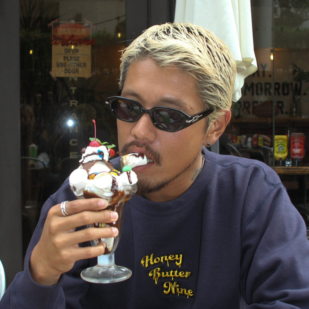 Line trapezoid sunglasses - 𝐇𝐨𝐧𝐞𝐲 𝐁𝐮𝐭𝐭𝐞𝐫 𝐍𝐢𝐧𝐞