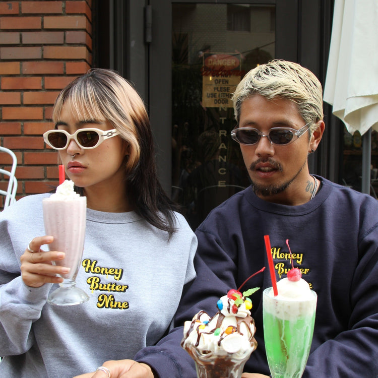 Line trapezoid sunglasses - 𝐇𝐨𝐧𝐞𝐲 𝐁𝐮𝐭𝐭𝐞𝐫 𝐍𝐢𝐧𝐞