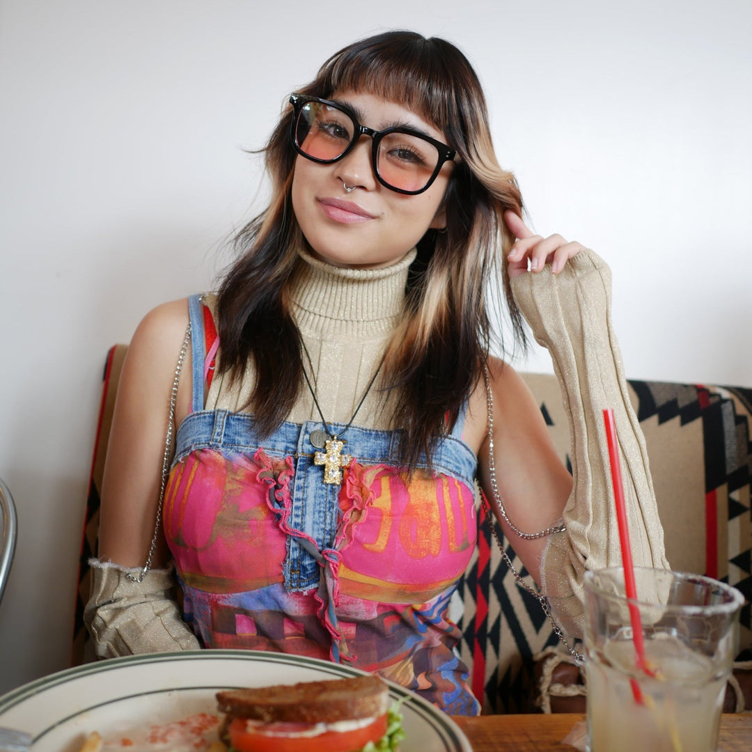 Pink cheek sunglasses - 𝐇𝐨𝐧𝐞𝐲 𝐁𝐮𝐭𝐭𝐞𝐫 𝐍𝐢𝐧𝐞