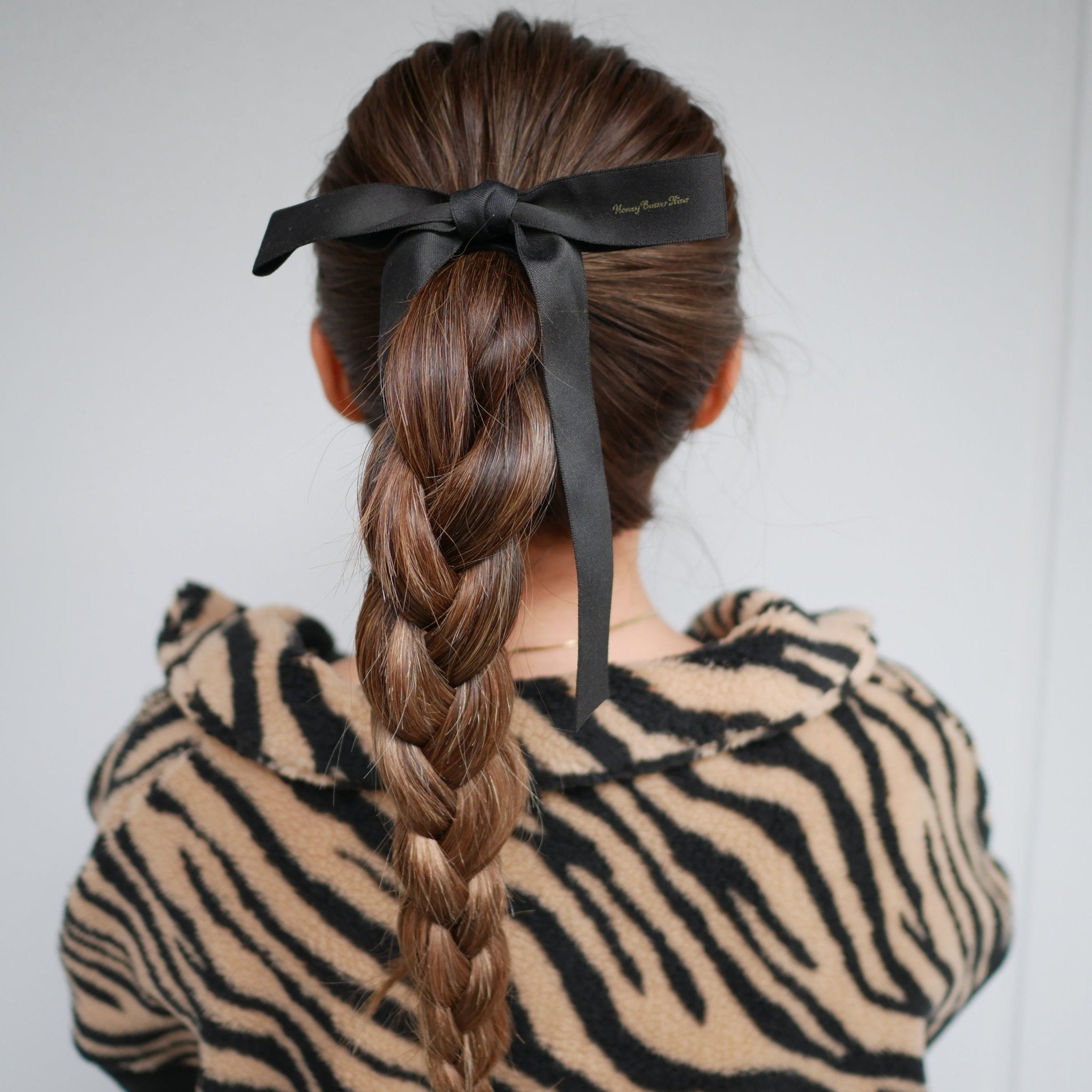 Ribbon hair tie - 𝐇𝐨𝐧𝐞𝐲 𝐁𝐮𝐭𝐭𝐞𝐫 𝐍𝐢𝐧𝐞