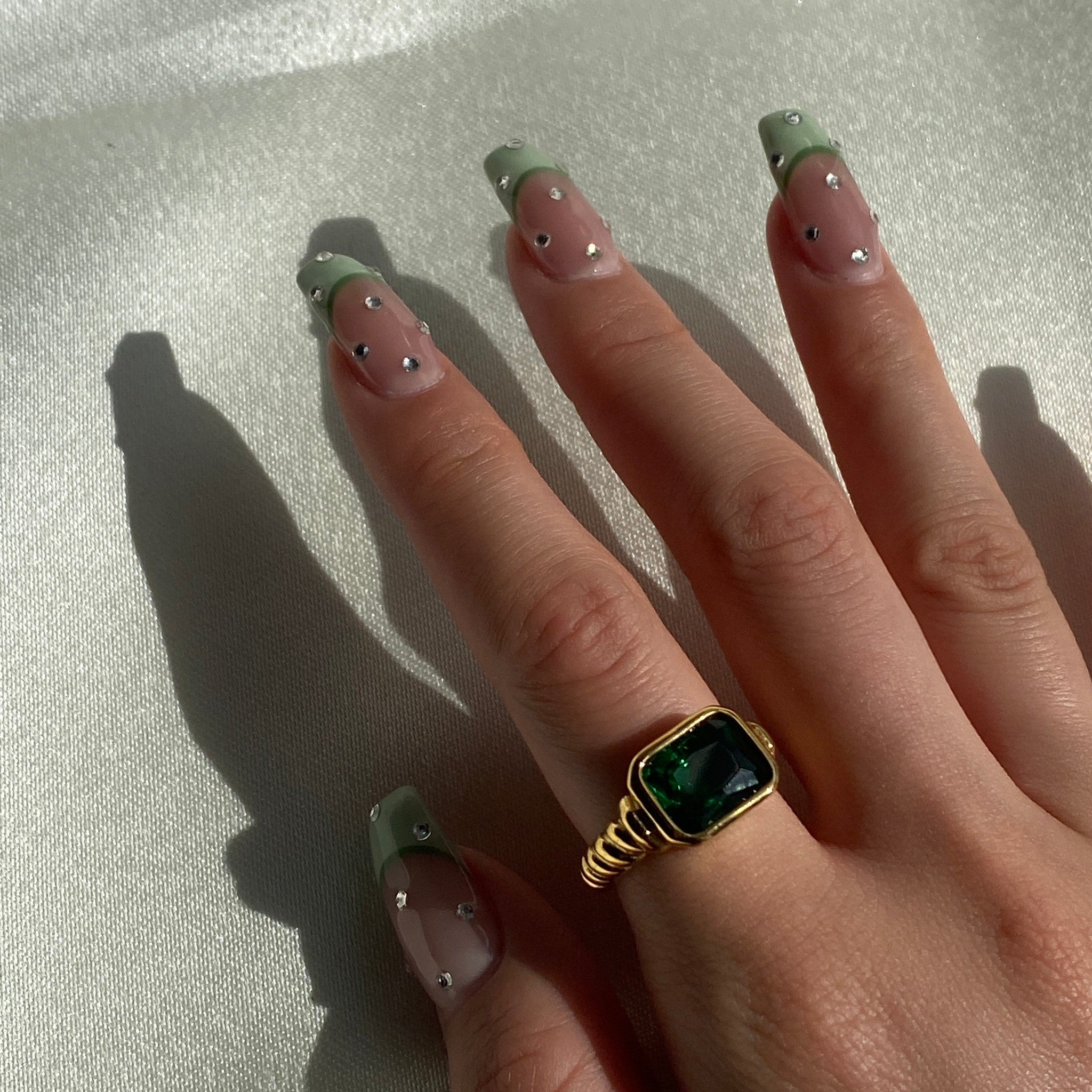 Spiral glitter ring - 𝐇𝐨𝐧𝐞𝐲 𝐁𝐮𝐭𝐭𝐞𝐫 𝐍𝐢𝐧𝐞