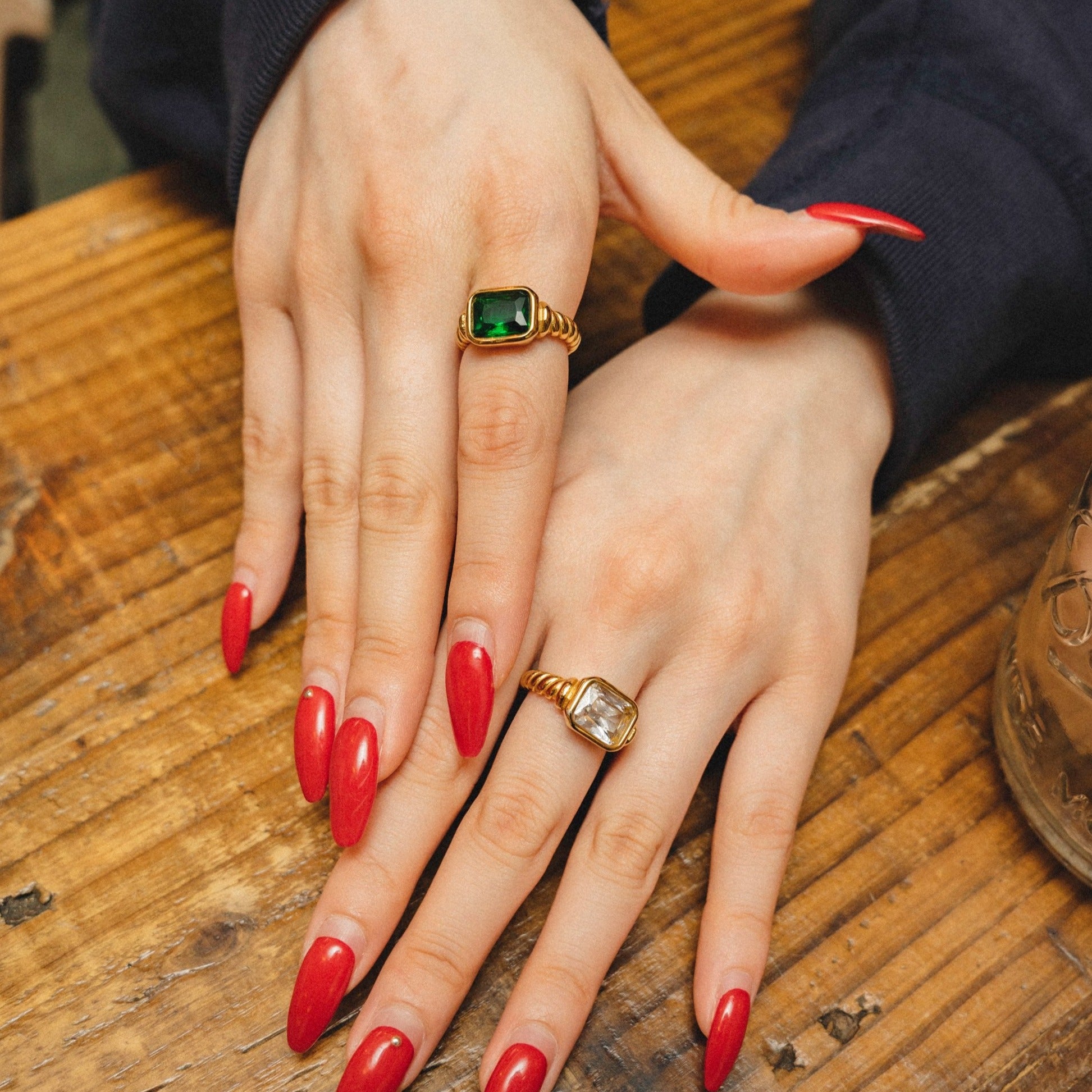 Spiral glitter ring - 𝐇𝐨𝐧𝐞𝐲 𝐁𝐮𝐭𝐭𝐞𝐫 𝐍𝐢𝐧𝐞