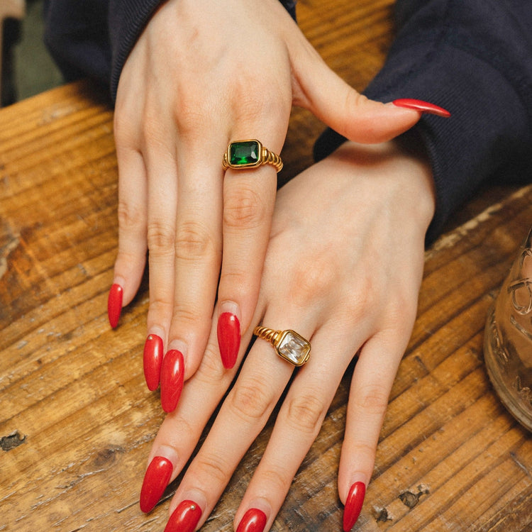 Spiral glitter ring - 𝐇𝐨𝐧𝐞𝐲 𝐁𝐮𝐭𝐭𝐞𝐫 𝐍𝐢𝐧𝐞