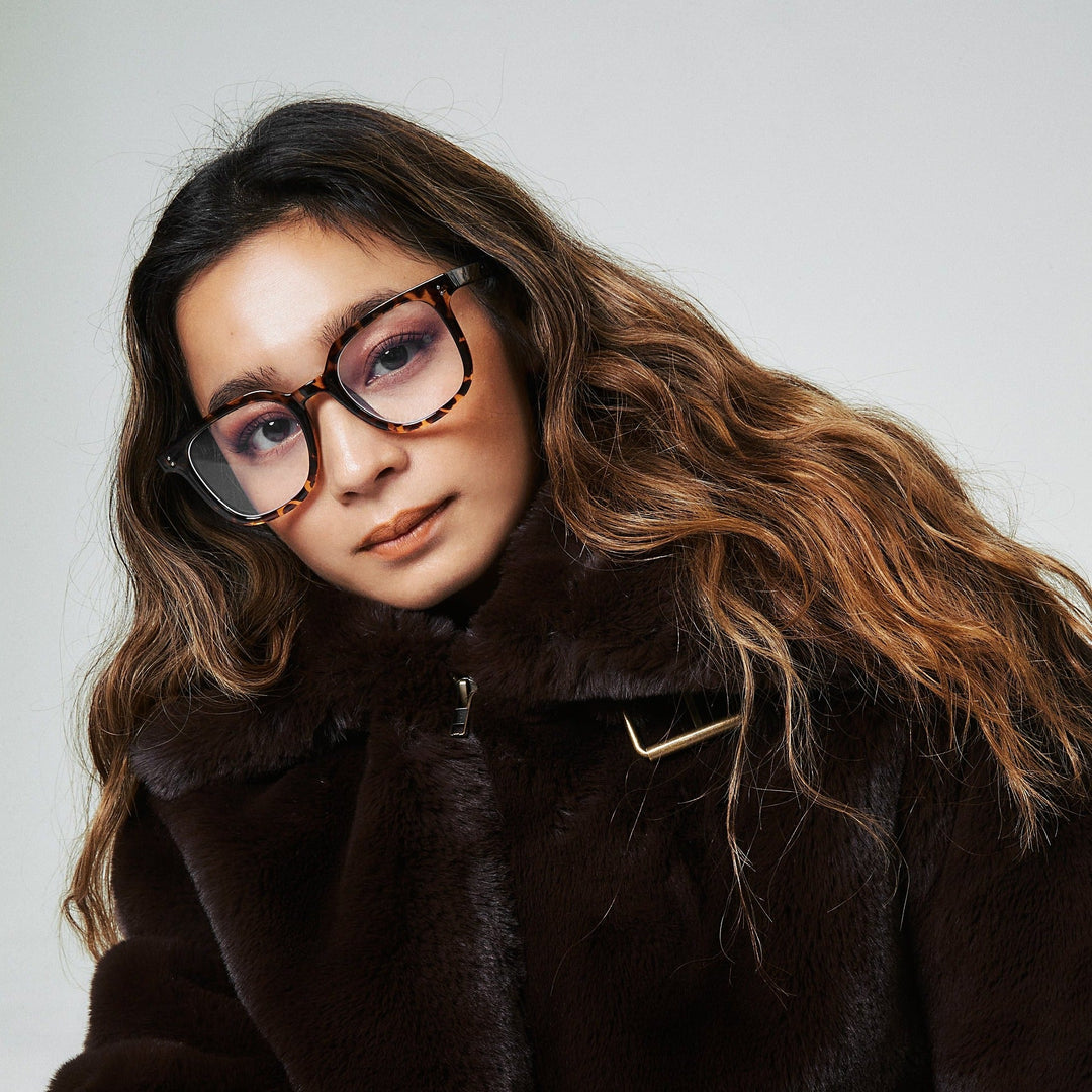 Square clear glasses - 𝐇𝐨𝐧𝐞𝐲 𝐁𝐮𝐭𝐭𝐞𝐫 𝐍𝐢𝐧𝐞